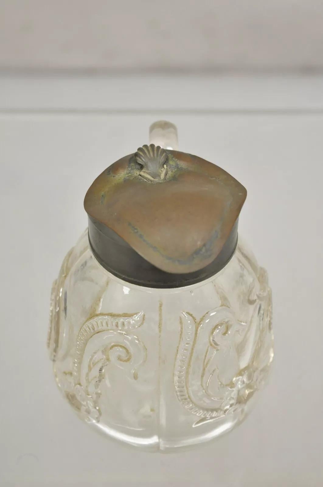 Antica cremiera in vetro piombato decorata Art Nouveau americana, brocca per sciroppi in vendita 4