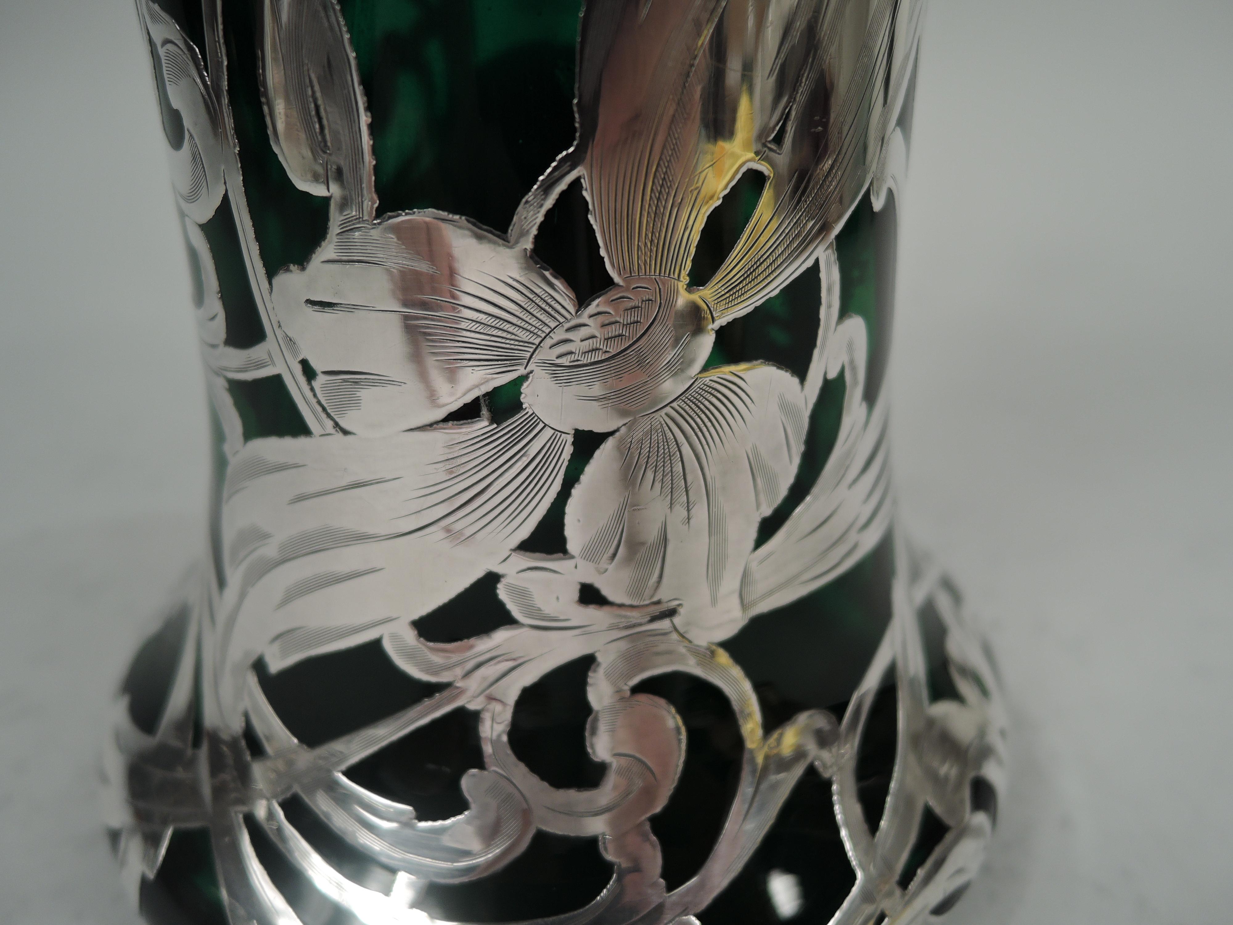 Antigua jarra americana Art Nouveau verde con incrustación de plata y clarete en venta 1