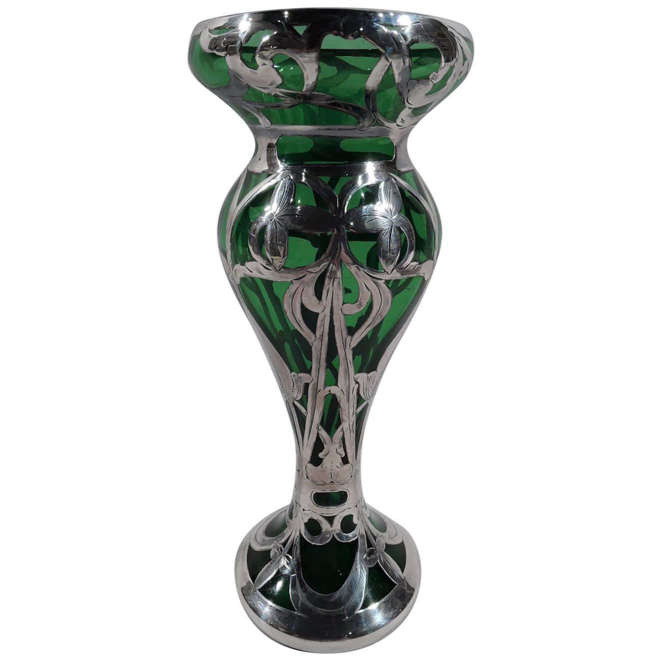 Vase américain ancien de style Art Nouveau, recouvert de vert et d'argent