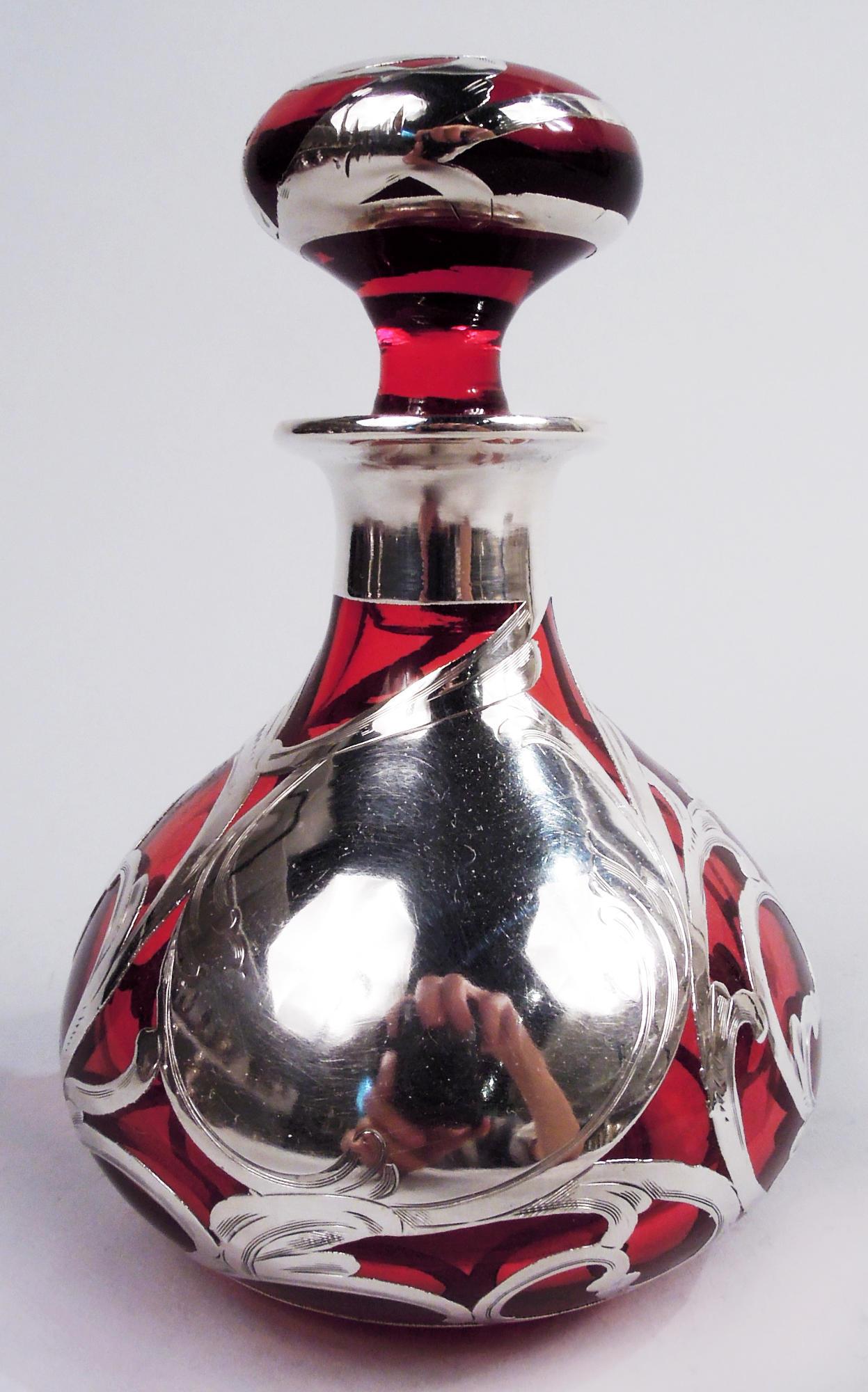 Americano Profumo antico americano Art Nouveau rosso con sovrapposizione di argento in vendita