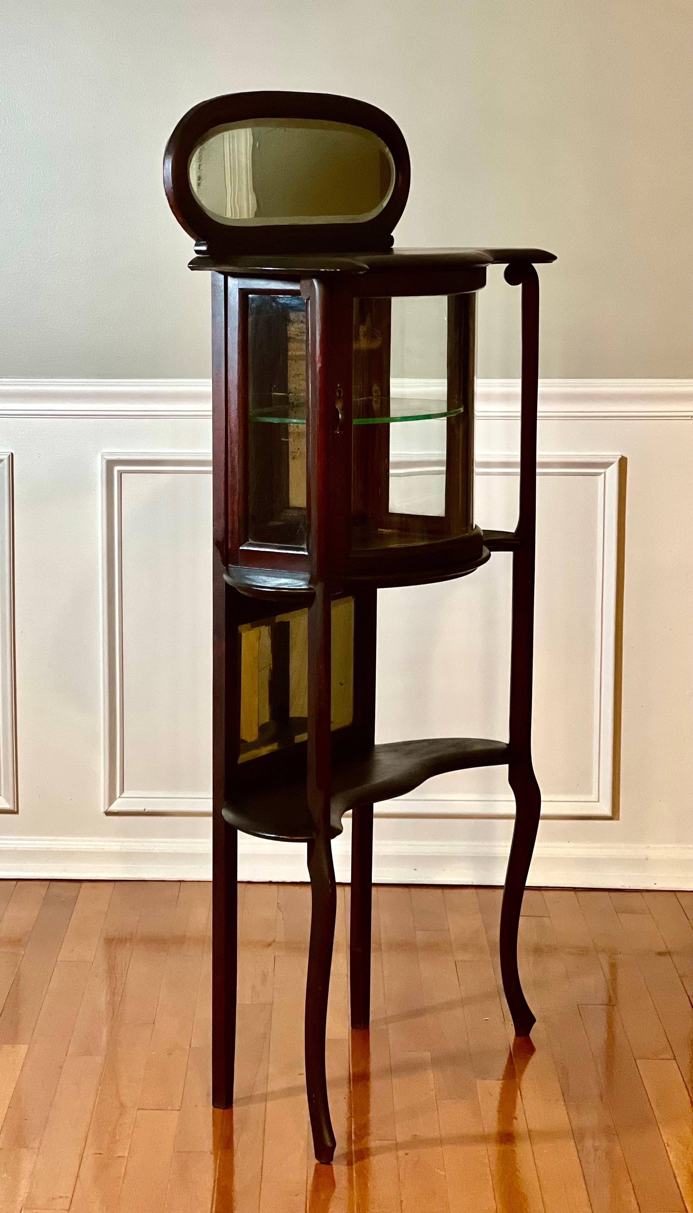Art nouveau Antique Art Nouveau Américain Petite Étagère Mirrorée avec Cabinet de Curio en vente