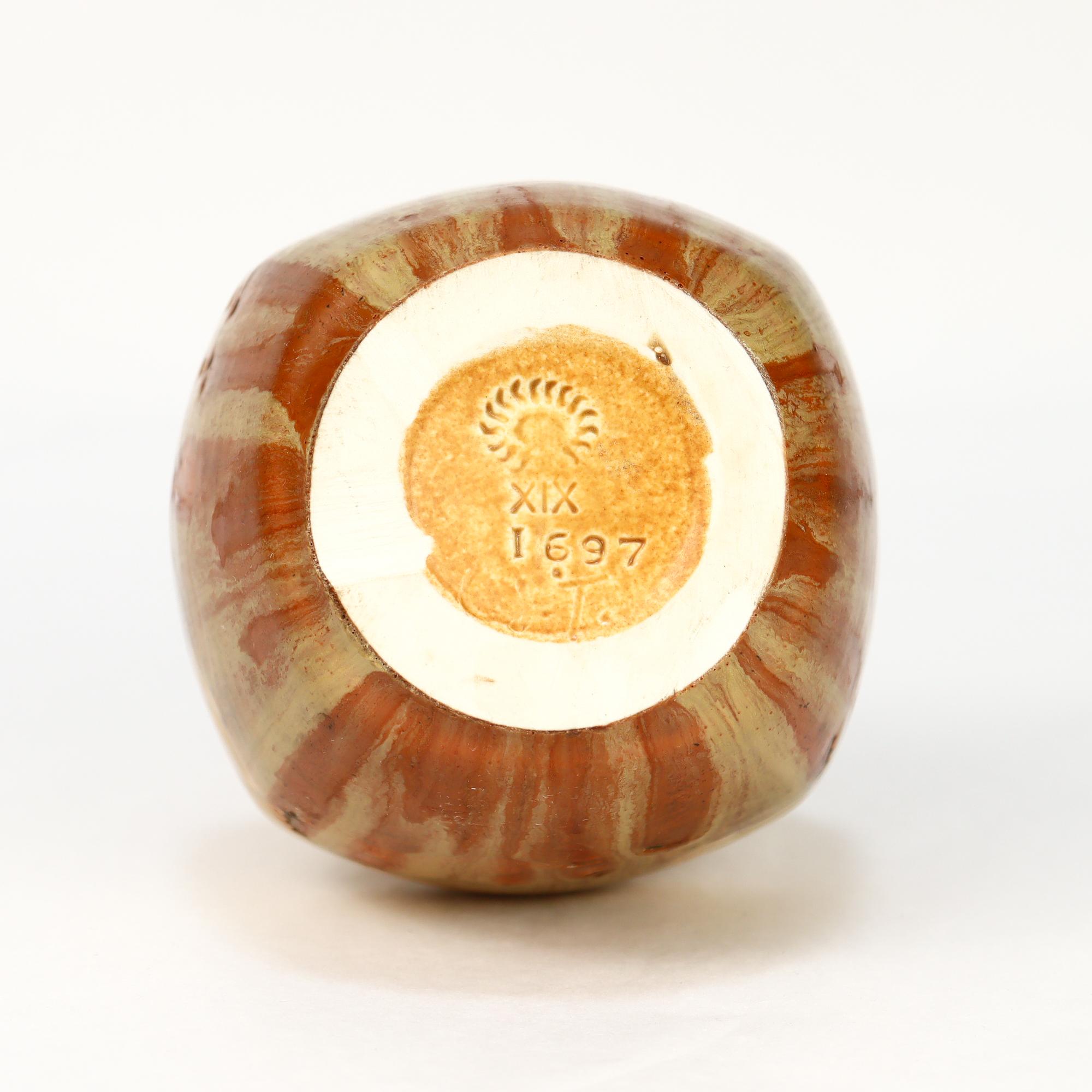 Antico vaso Rookwood giallo in ceramica d'arte americana 1697 di Charles Stanley Todd in vendita 3