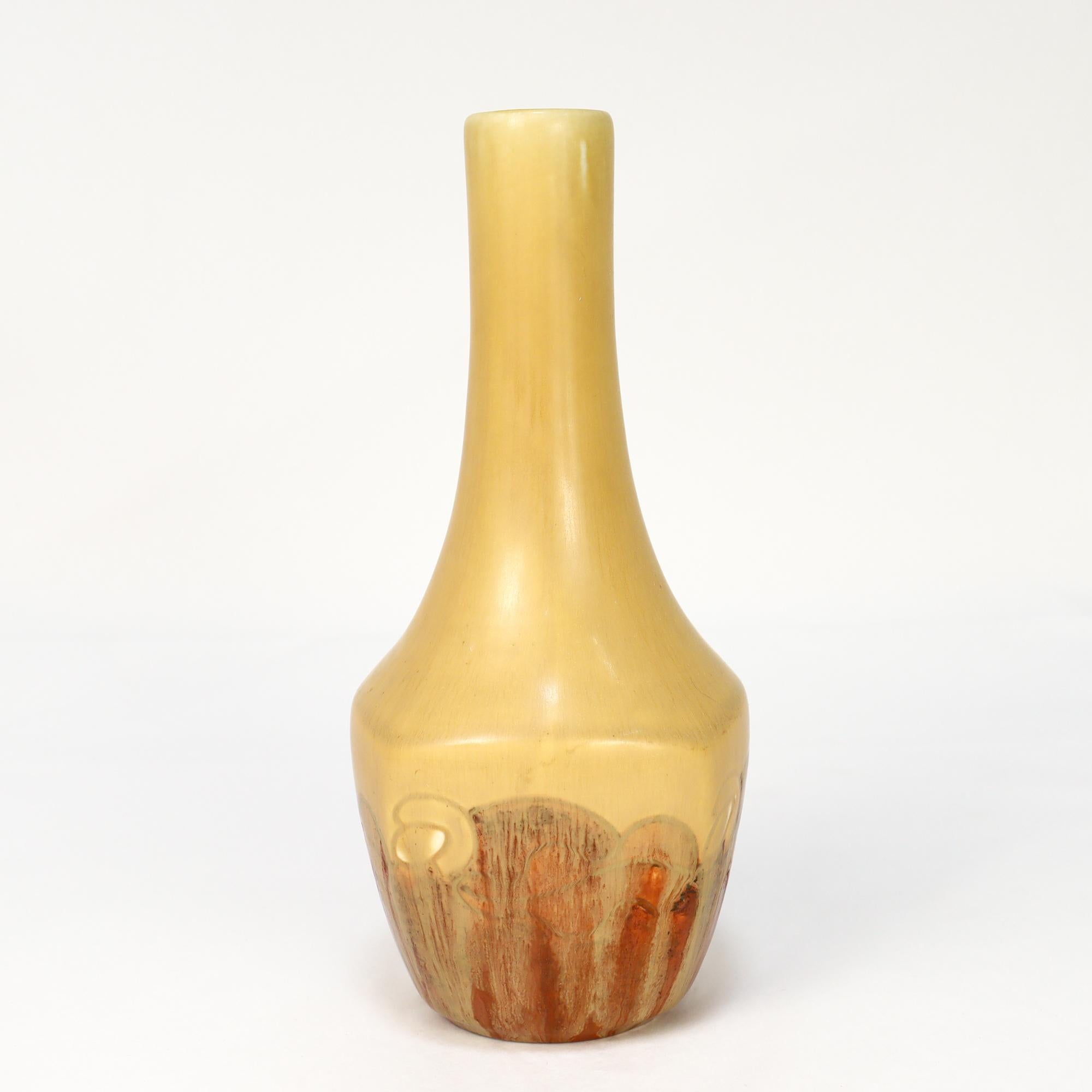 Arts and Crafts Antico vaso Rookwood giallo in ceramica d'arte americana 1697 di Charles Stanley Todd in vendita