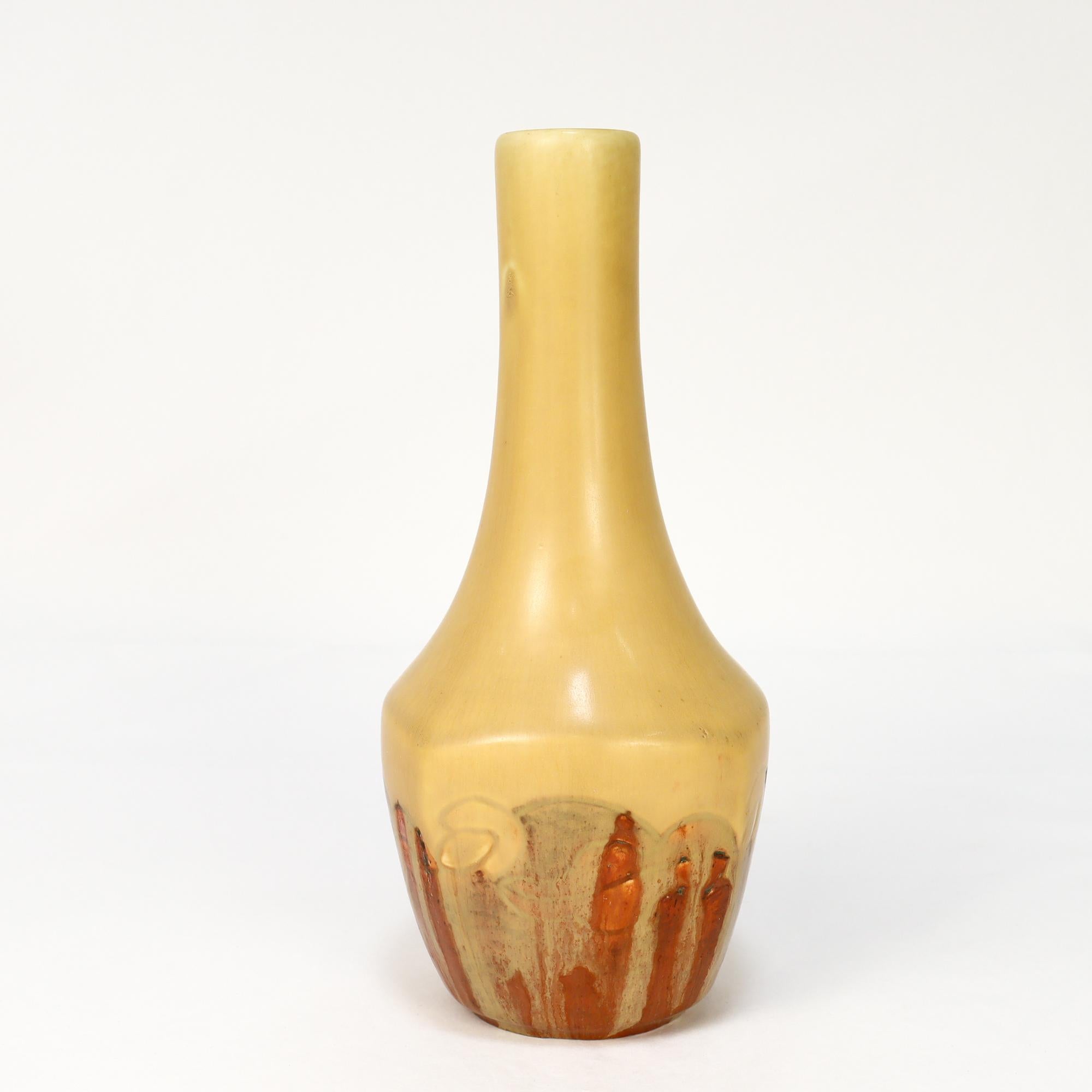 XX secolo Antico vaso Rookwood giallo in ceramica d'arte americana 1697 di Charles Stanley Todd in vendita