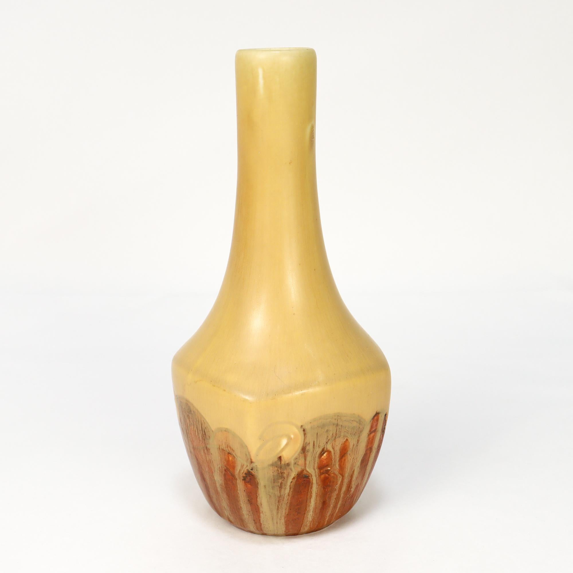 Terracotta Antico vaso Rookwood giallo in ceramica d'arte americana 1697 di Charles Stanley Todd in vendita