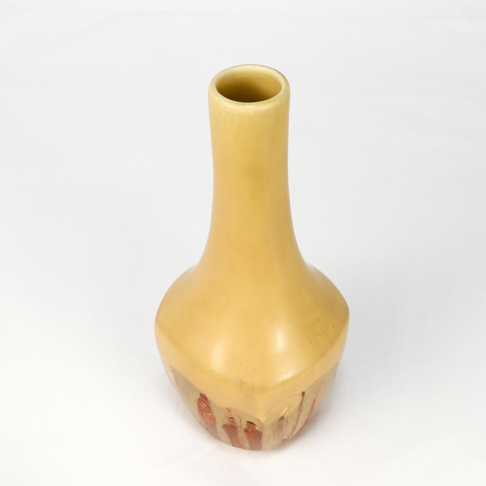 Antico vaso Rookwood giallo in ceramica d'arte americana 1697 di Charles Stanley Todd in vendita 1