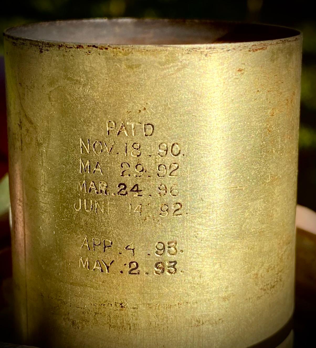 Ancienne lampe à huile de banquet américaine avec fonte peinte à la main et base en filigrane de laiton en vente 2