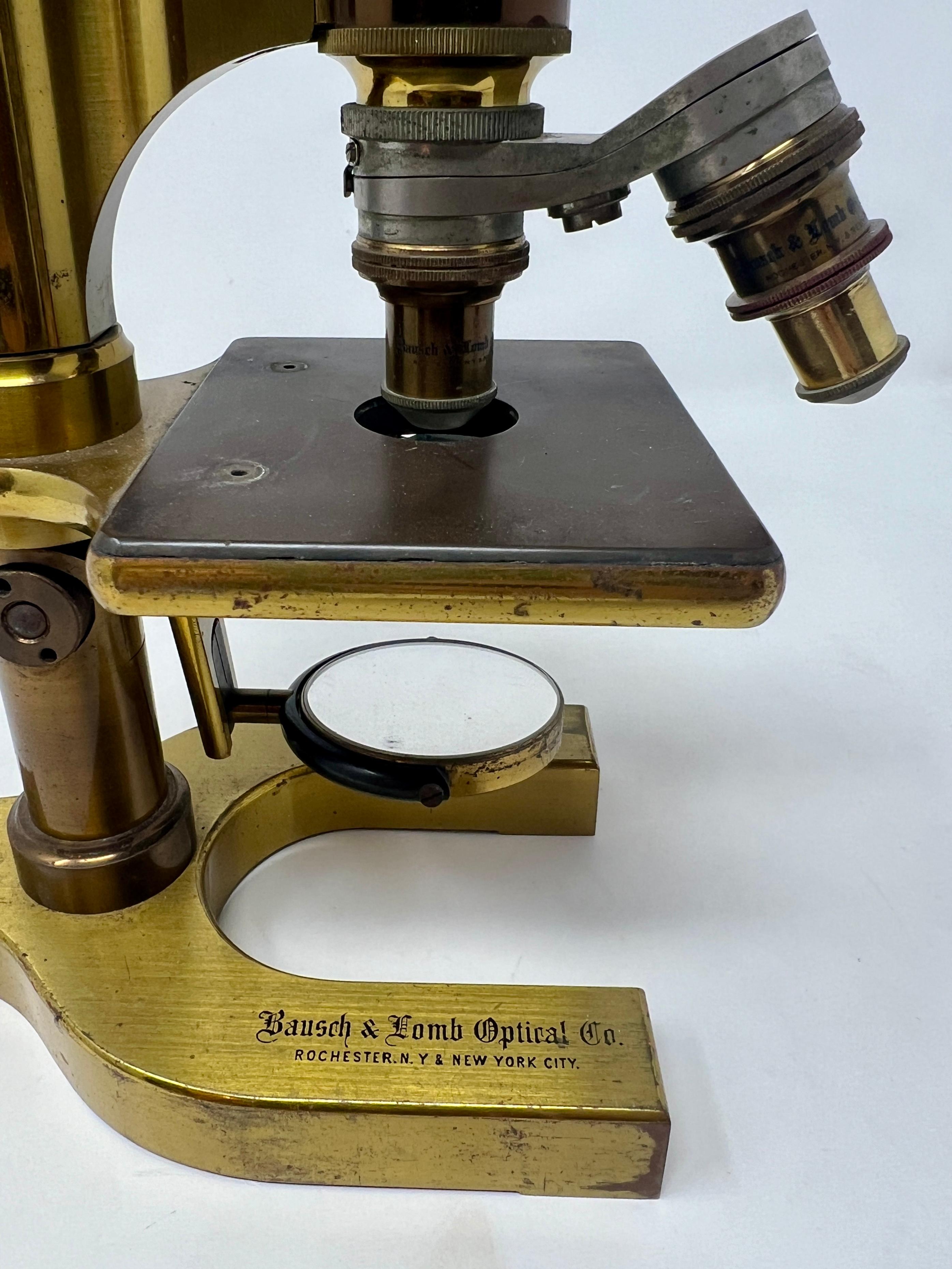 Antikes amerikanisches monoculares amerikanisches „Bausch & Lomb“- Mikroskop mit Komponieren, um 1890-1910. im Zustand „Gut“ im Angebot in New Orleans, LA