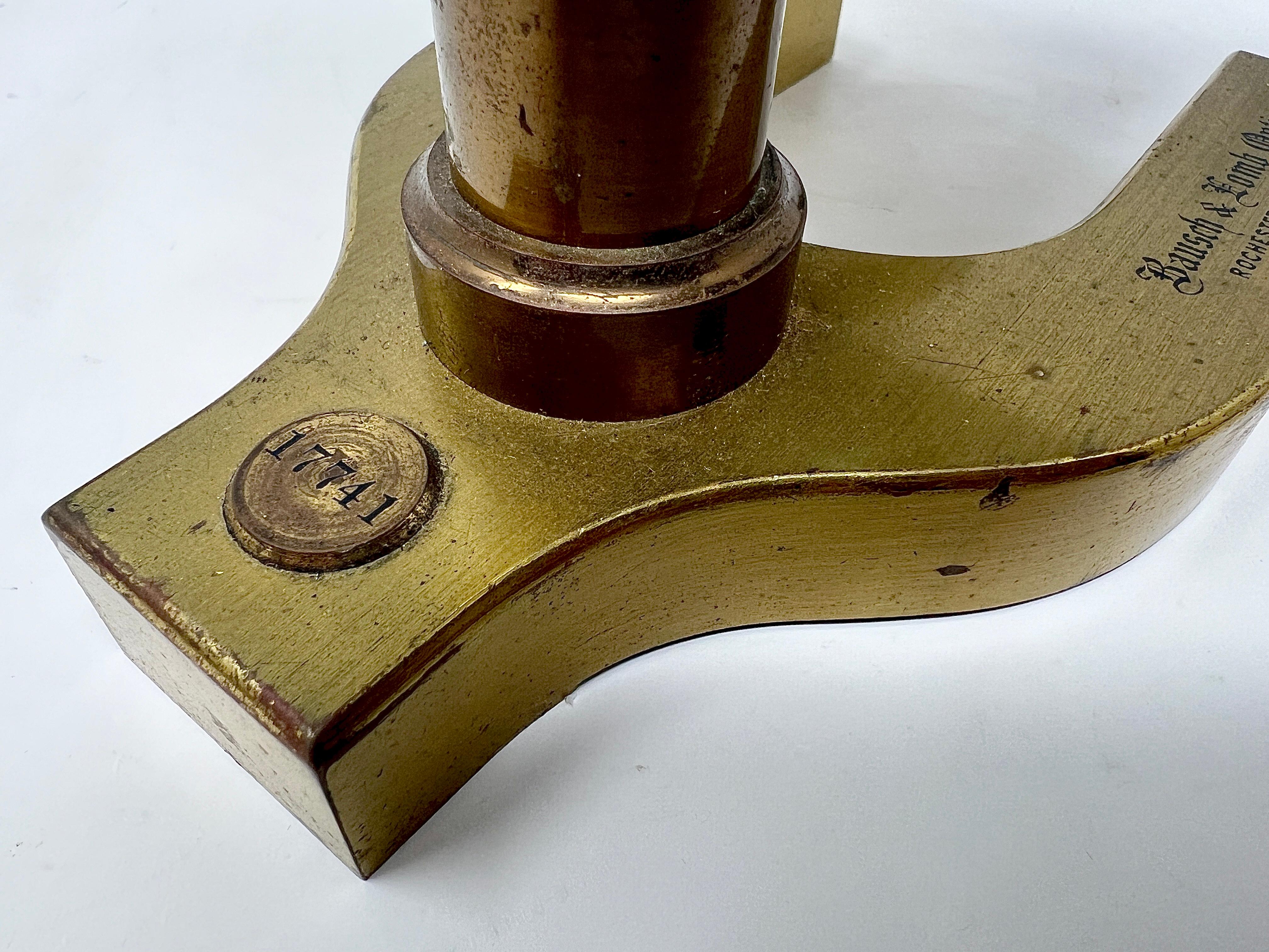 Antikes amerikanisches monoculares amerikanisches „Bausch & Lomb“- Mikroskop mit Komponieren, um 1890-1910. (Messing) im Angebot