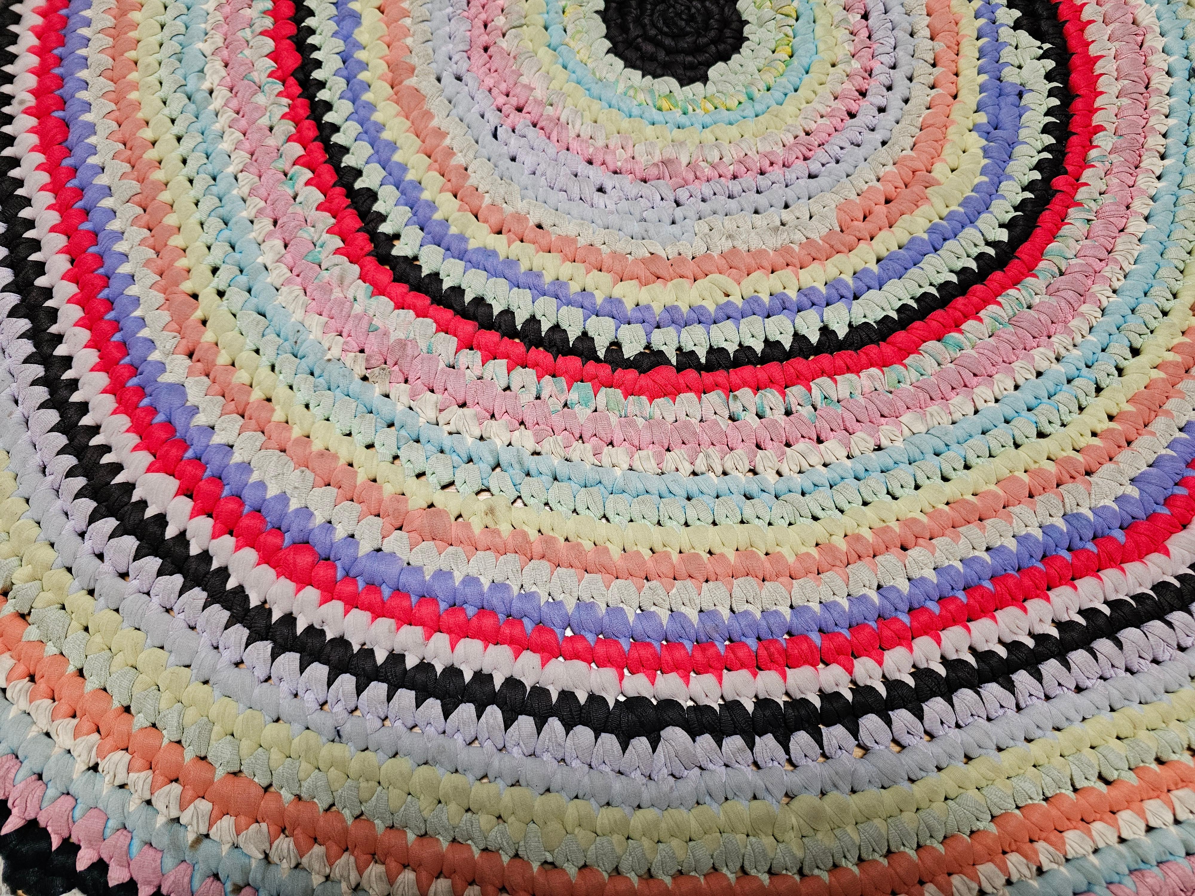 Antique American Braided Round Rug in Red, Blue, White, Green, Yellow In Good Condition For Sale In Barrington, IL