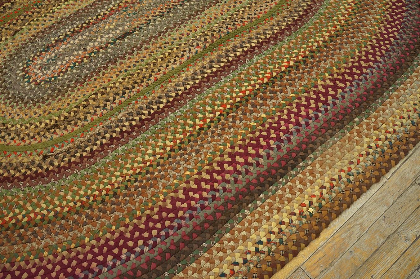 Amerikanischer geflochtener Teppich aus der Mitte des 20. Jahrhunderts ( 1,82 m x 1,82 m – 228 x 320 cm) (Stoff) im Angebot