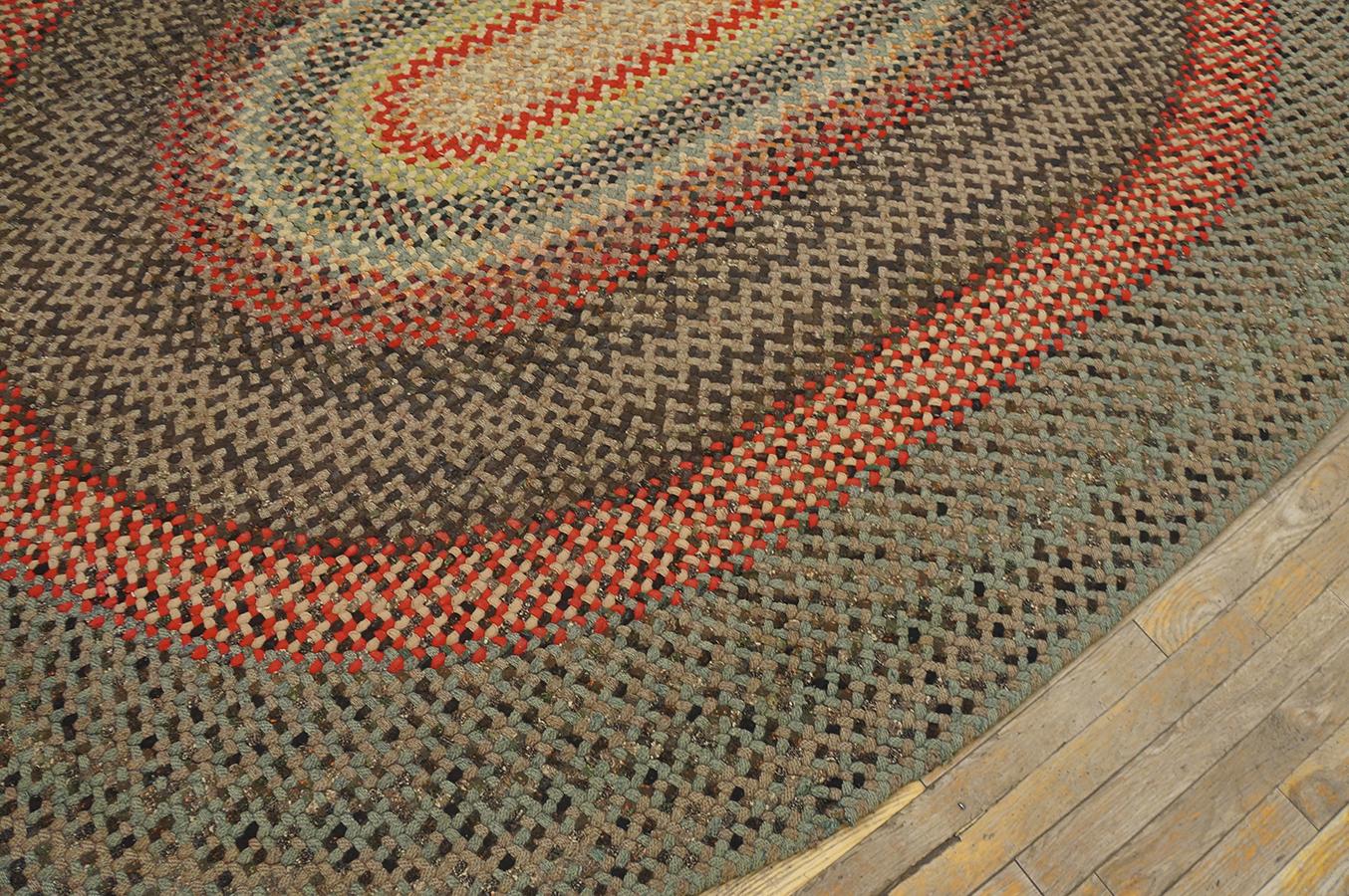 Amerikanischer geflochtener Teppich aus den 1940er Jahren ( 9' 9 Zoll x 9' 10 Zoll - 297 x 300 cm) im Zustand „Gut“ im Angebot in New York, NY