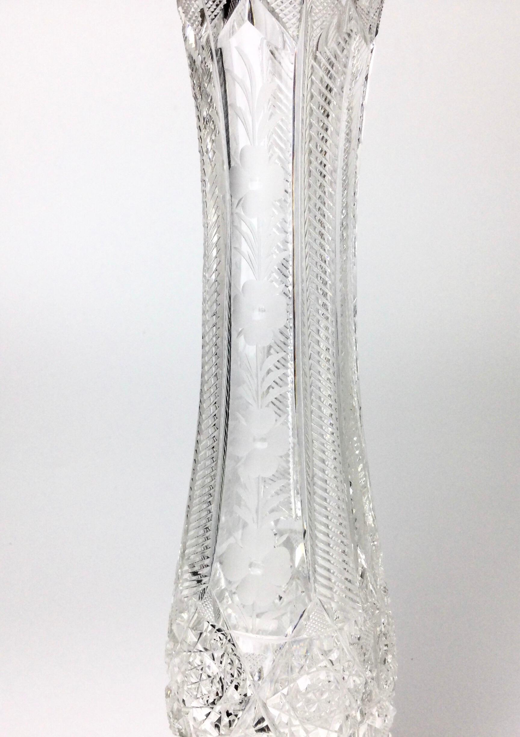 Argenté Paire de vases américains anciens en verre taillé brillant et argent sterling Gorham en vente