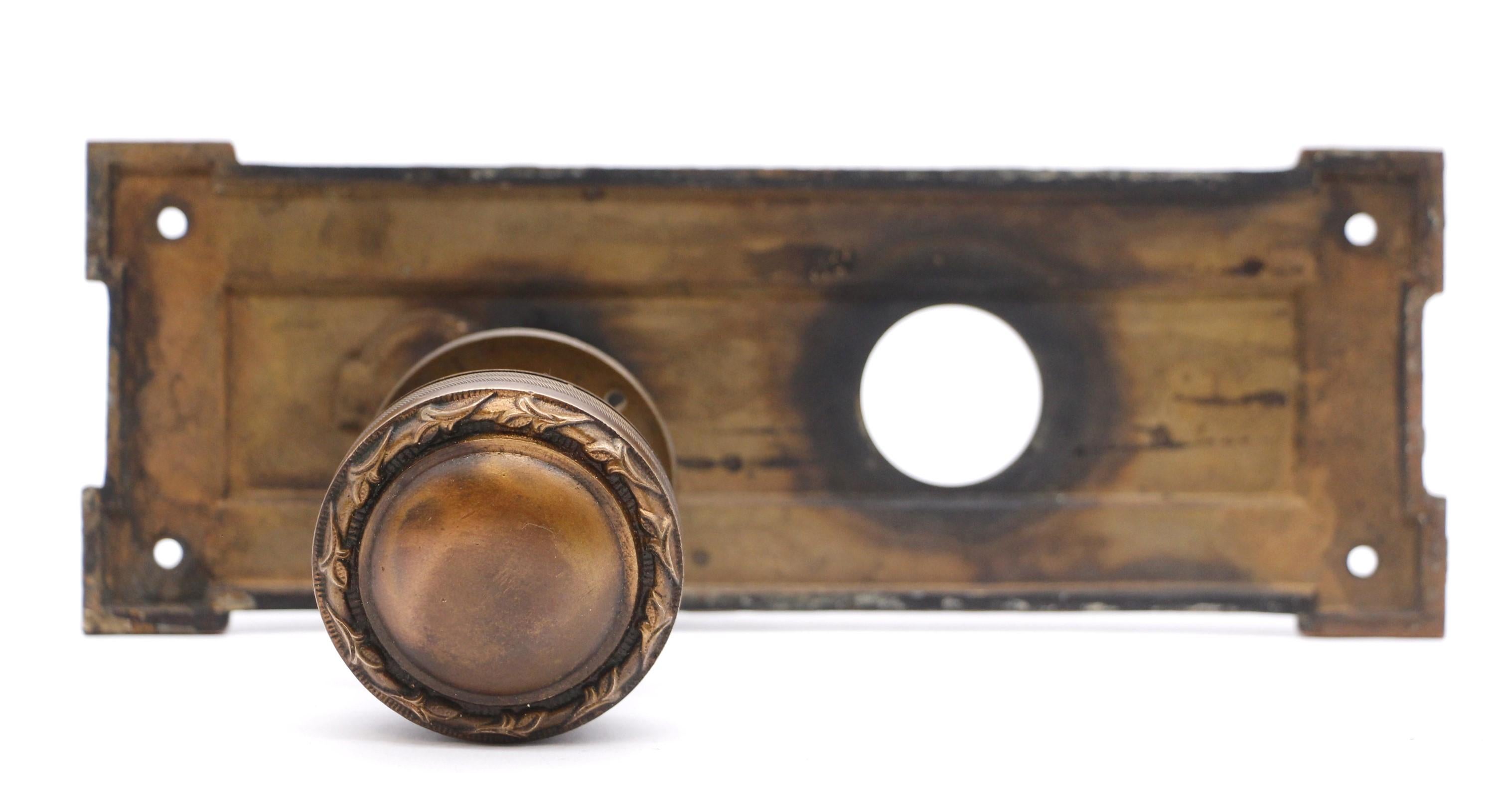 Ensemble de boutons de porte d'entrée américains anciens en bronze de style concentrique en vente 5