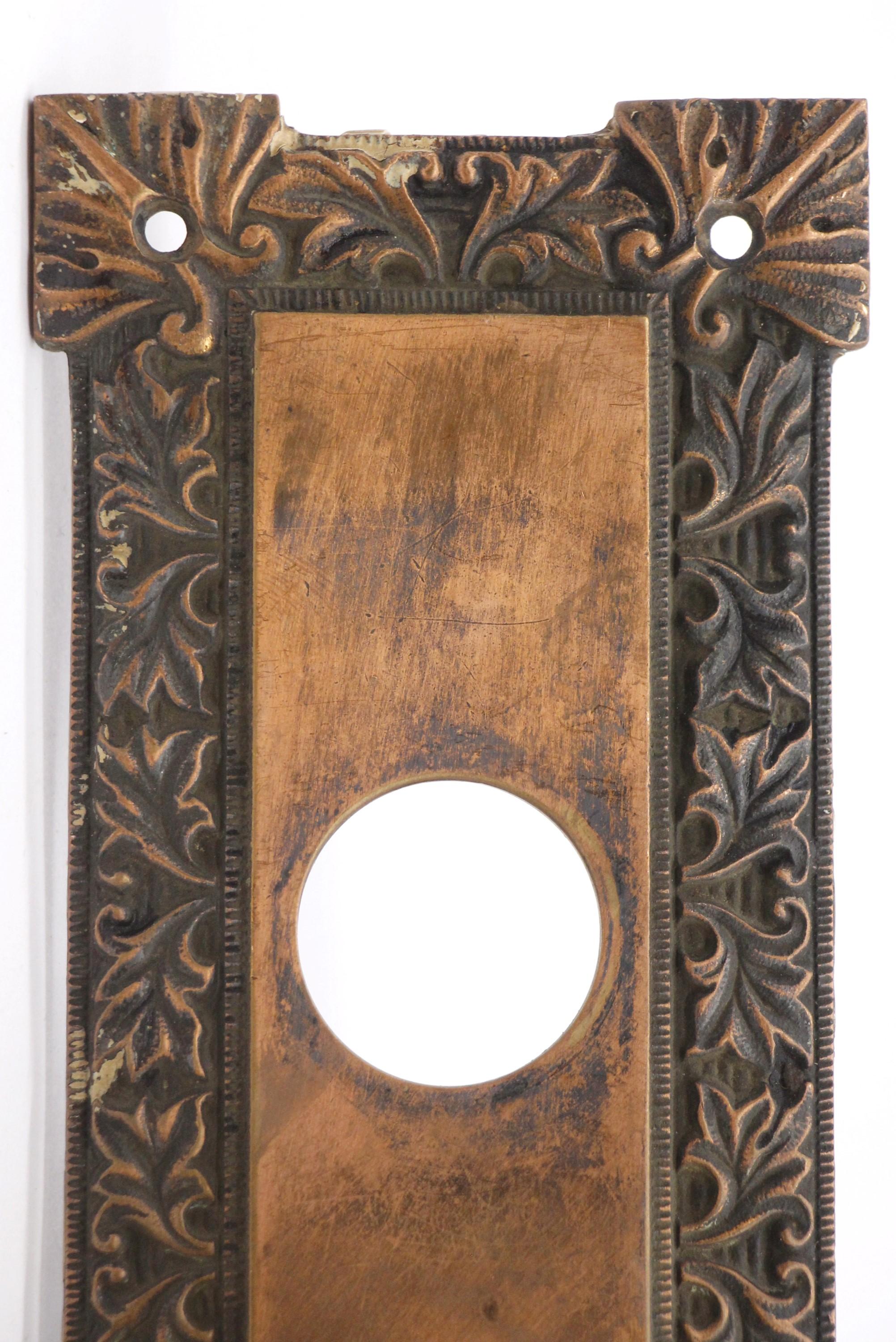 Ensemble de boutons de porte d'entrée américains anciens en bronze de style concentrique en vente 2