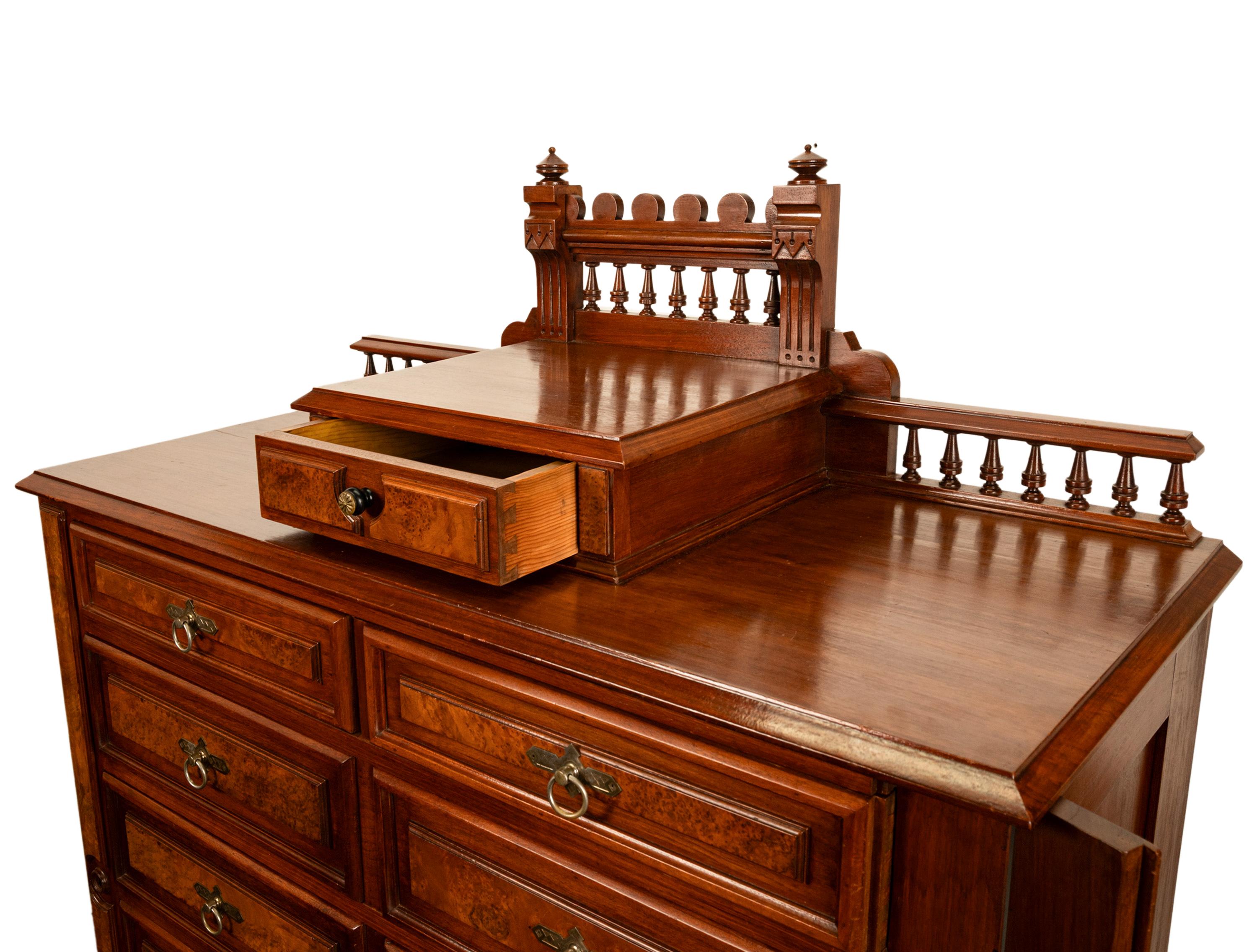 Antico comò americano in radica di noce con serratura Eastlake Highboy 1870 in vendita 10