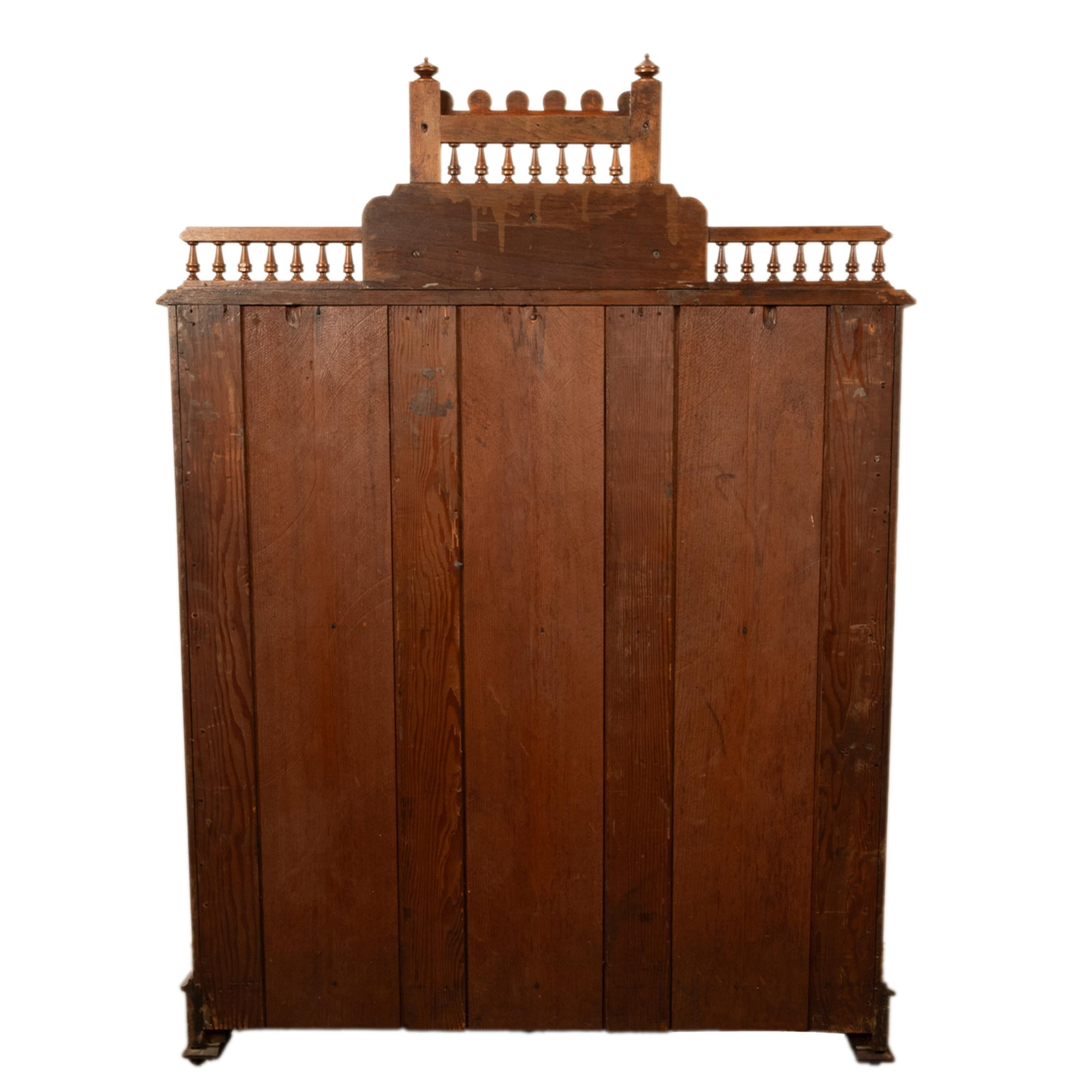 Antico comò americano in radica di noce con serratura Eastlake Highboy 1870 in vendita 14