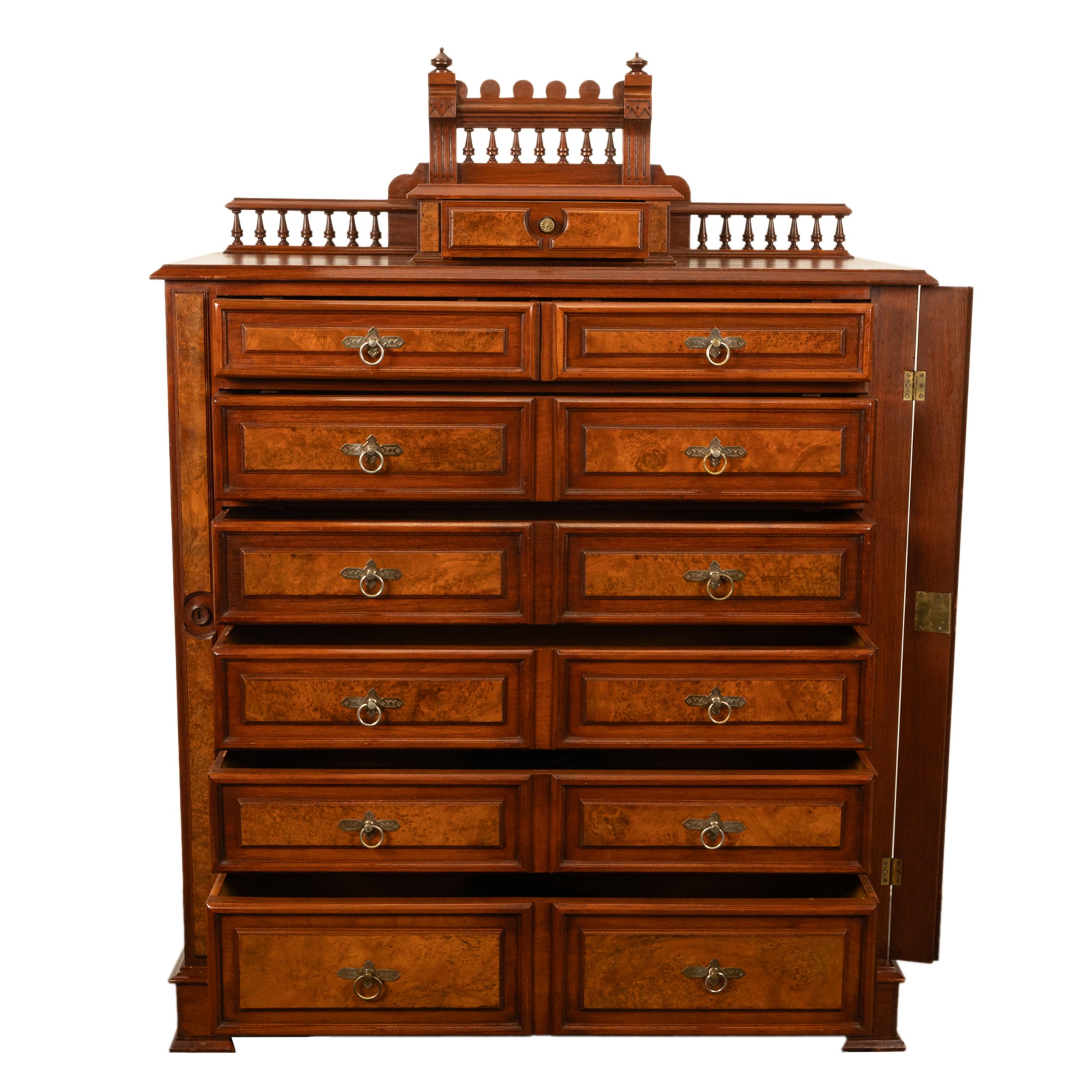 Antico comò americano in radica di noce con serratura Eastlake Highboy 1870 in vendita 3