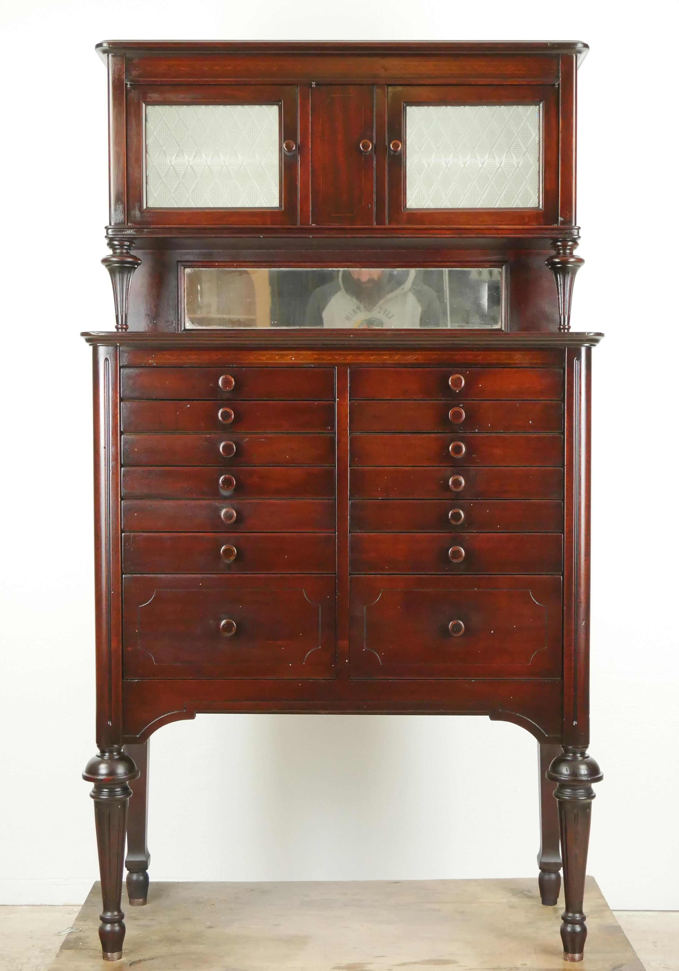 Antike American Cabinet Co. Dentalschrank aus Mahagoni im Angebot 4
