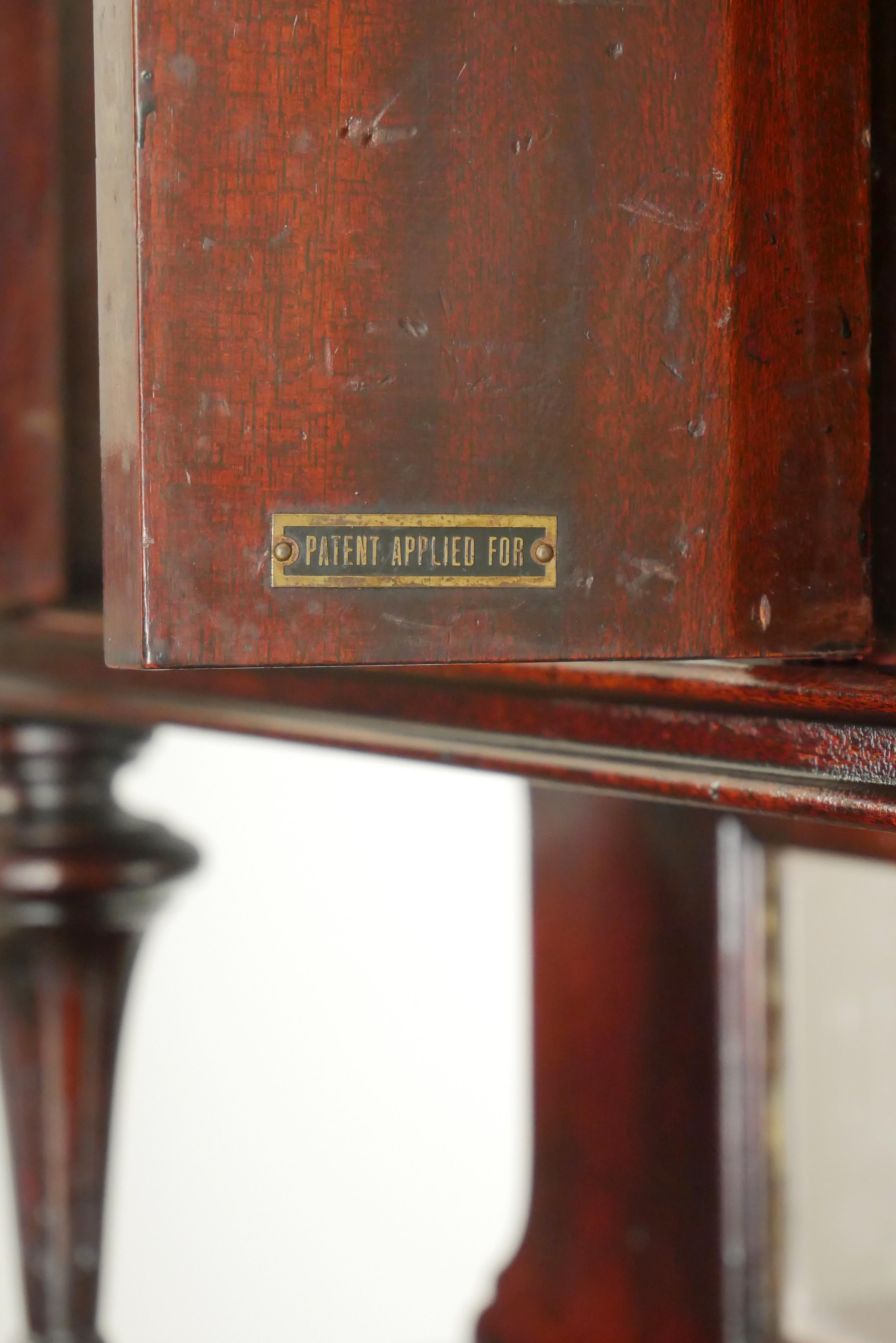 Antike American Cabinet Co. Dentalschrank aus Mahagoni (20. Jahrhundert) im Angebot