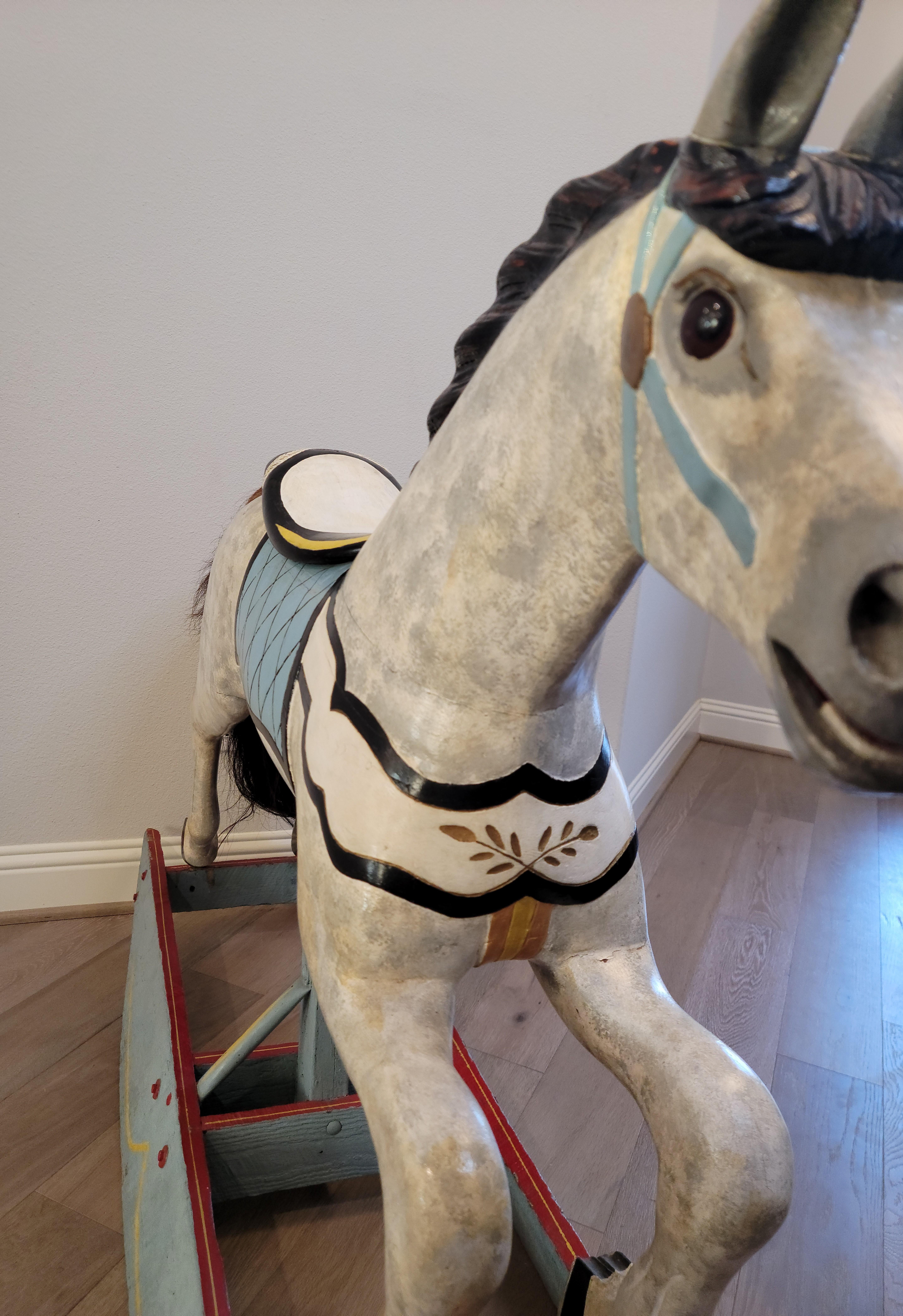 Ancienne attribuée à Charles Dare, cheval de carnaval américain en vente 2