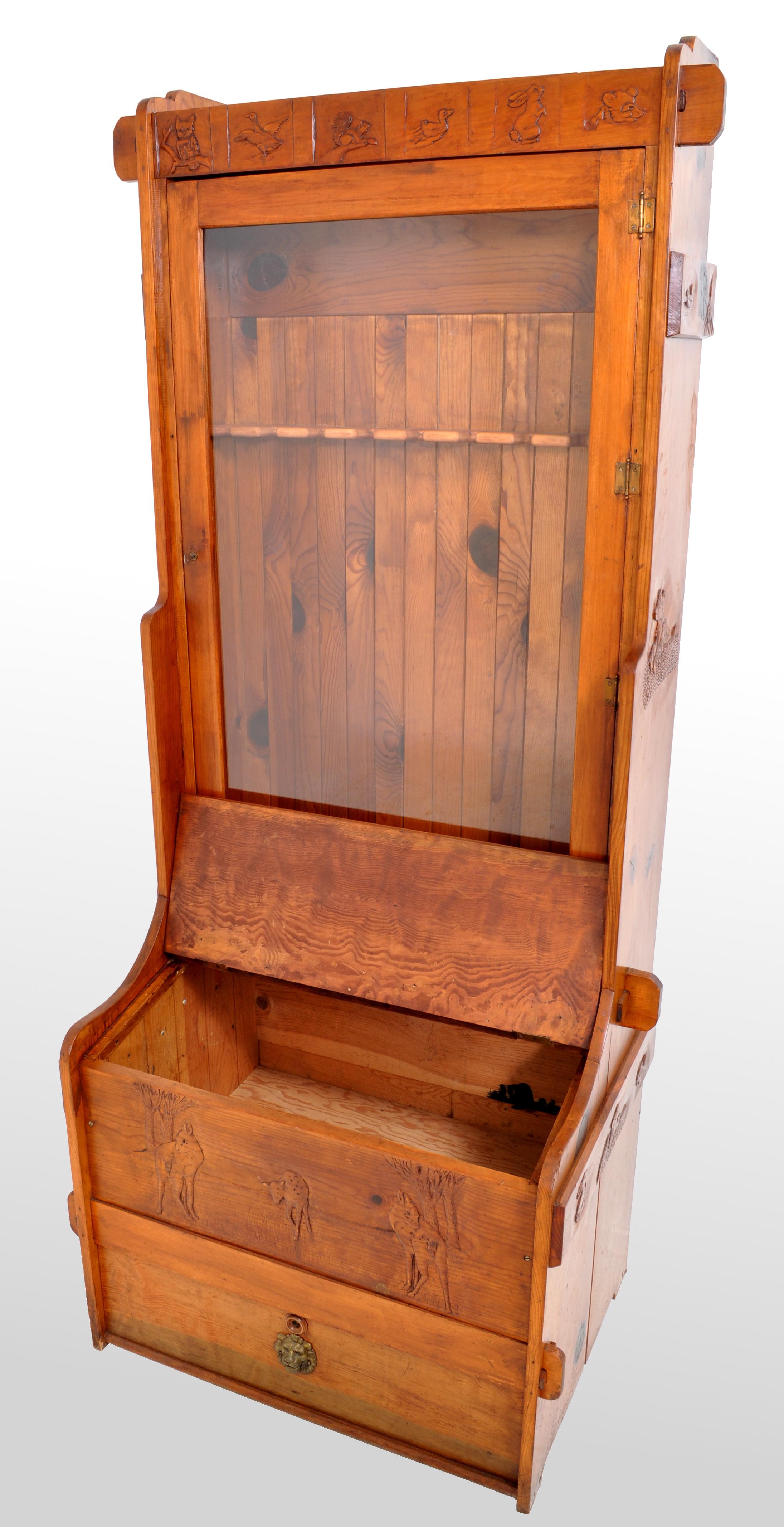 20th Century Antique American Carved Knotty Pine Country Gun Rifle Display Cabinet circa 1920