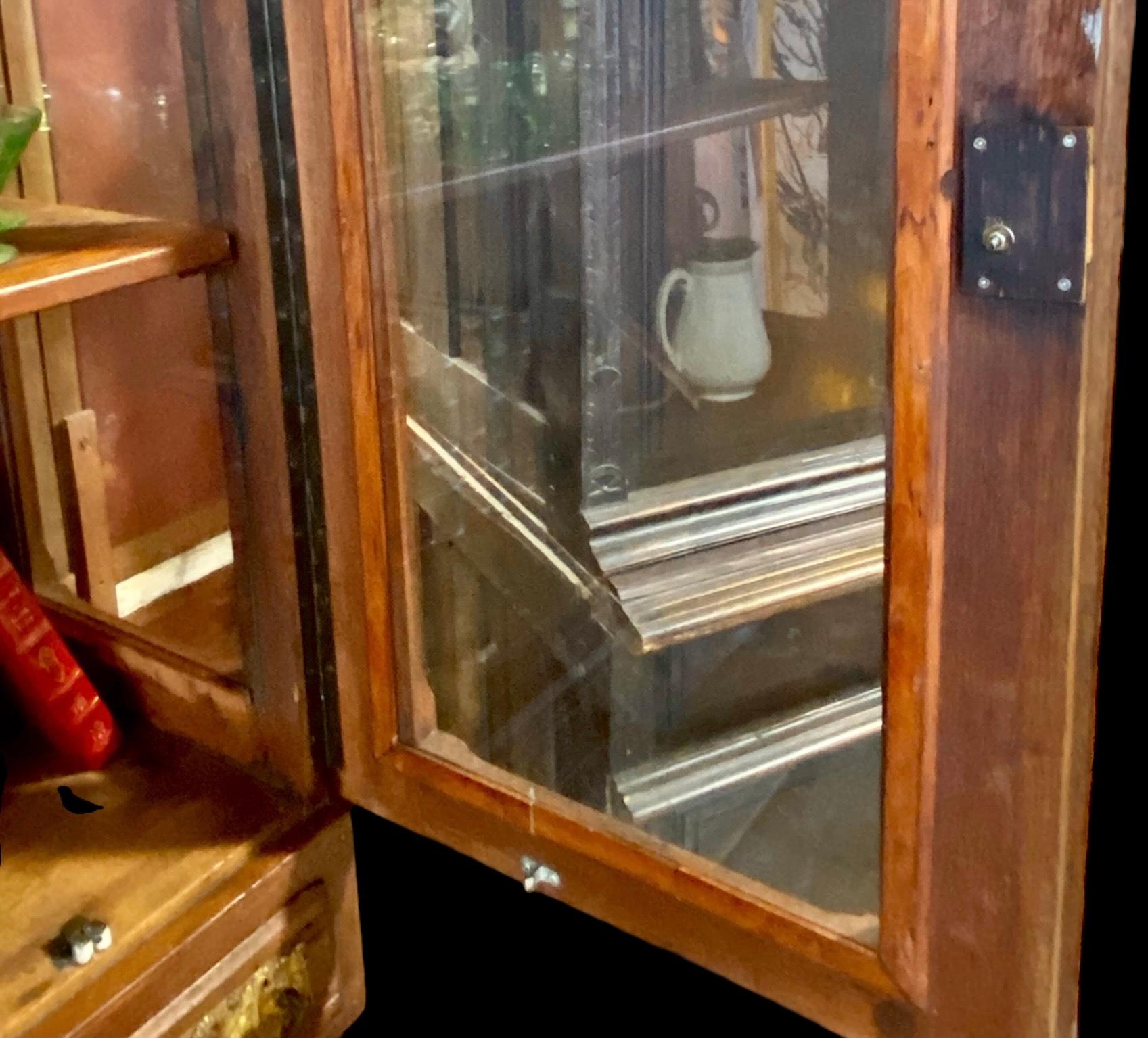 Antique coffre-fort américain sculpté en chêne rouge en vente 10