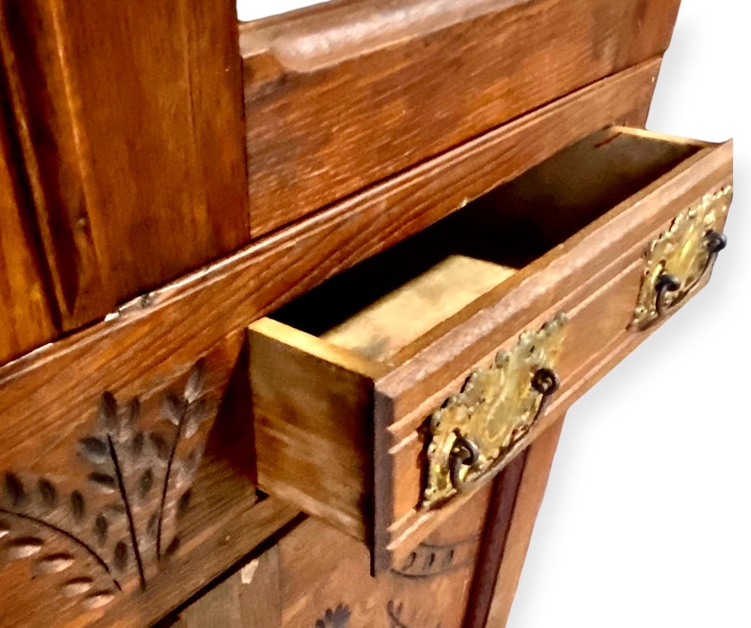 Antique coffre-fort américain sculpté en chêne rouge en vente 12