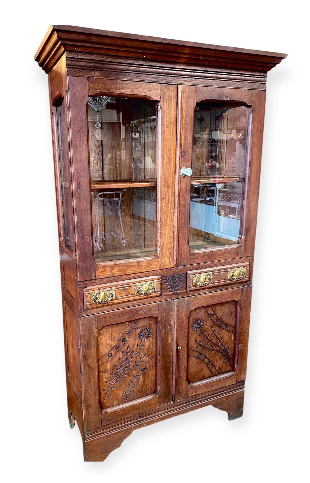 Primitif Antique coffre-fort américain sculpté en chêne rouge en vente