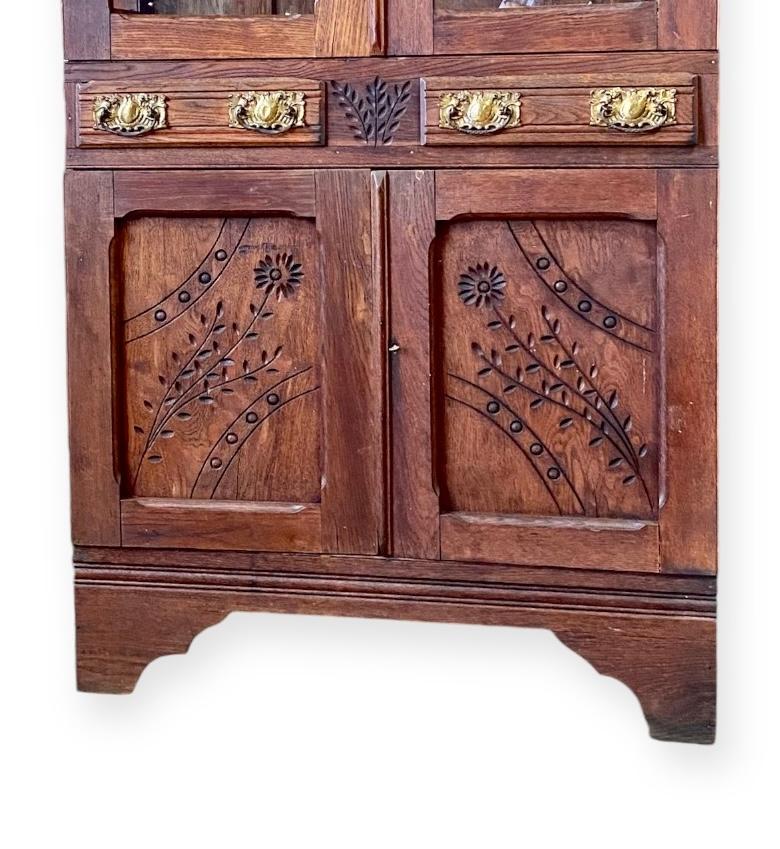 Américain Antique coffre-fort américain sculpté en chêne rouge en vente
