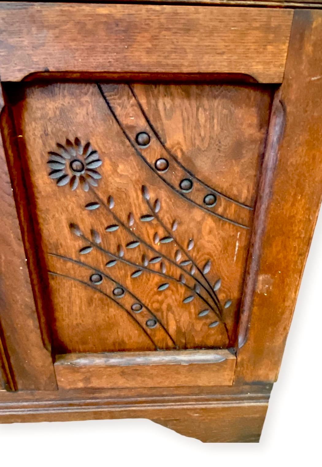 Fin du XIXe siècle Antique coffre-fort américain sculpté en chêne rouge en vente