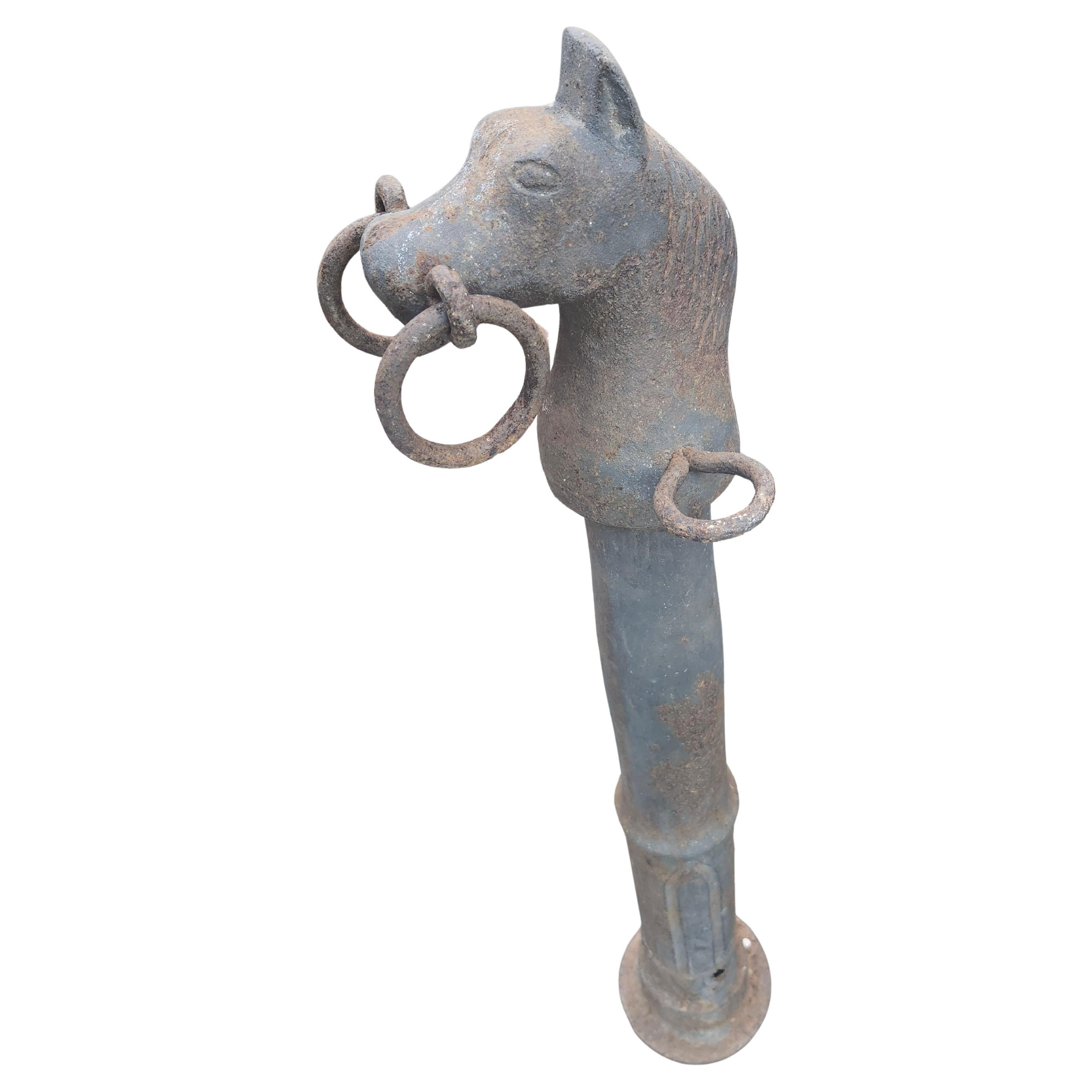 Fer Ancienne borne d'attelage américaine en fonte à tête de cheval C1890 en vente
