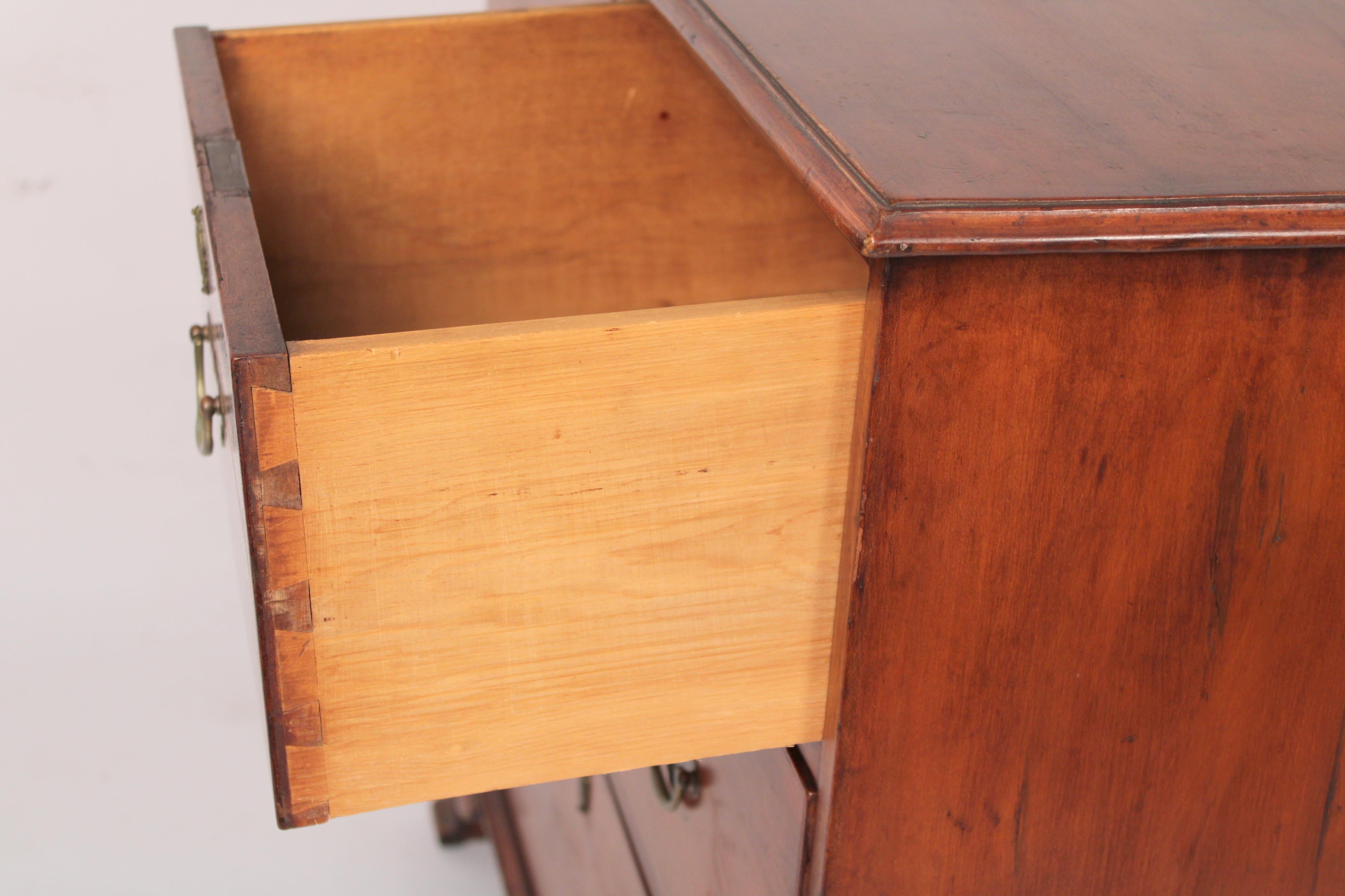 Antique American Cherry Wood Chest of Drawers For Sale 3