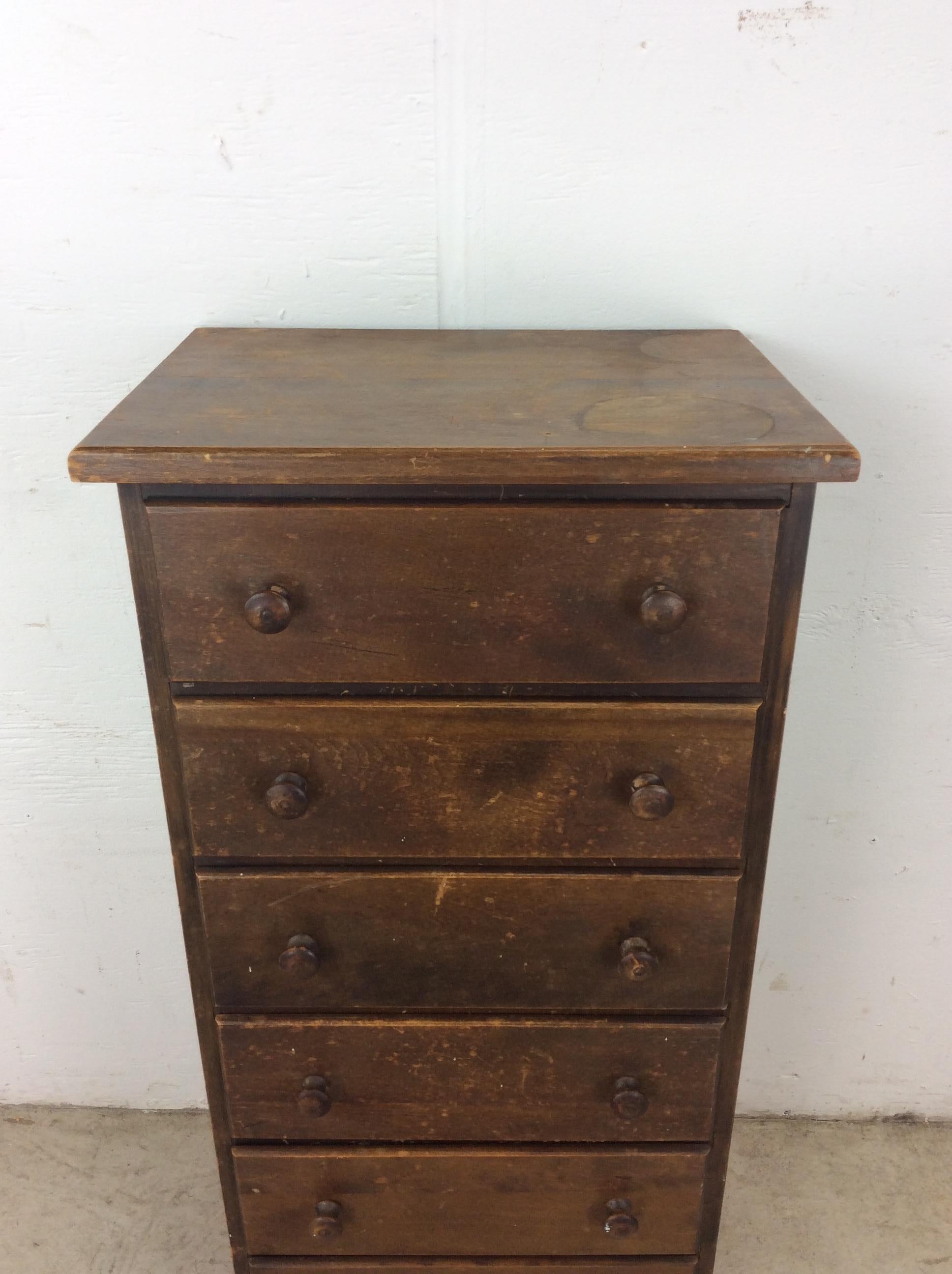 Antique American Chest of Six Drawer with Carved Wood Pulls In Fair Condition In Freehold, NJ