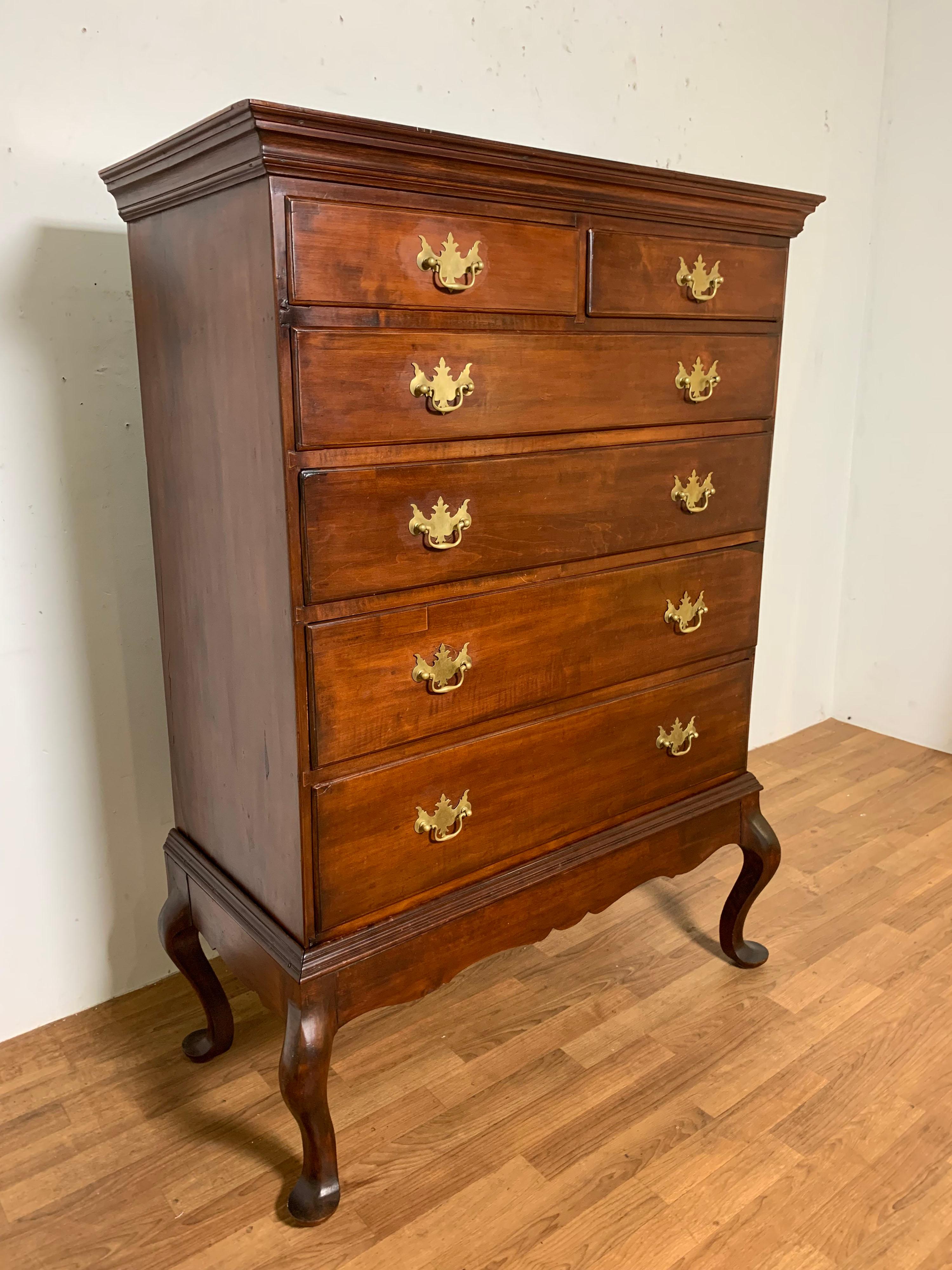 Antique American Chippendale Chest on Frame, Circa 1780s In Good Condition For Sale In Peabody, MA