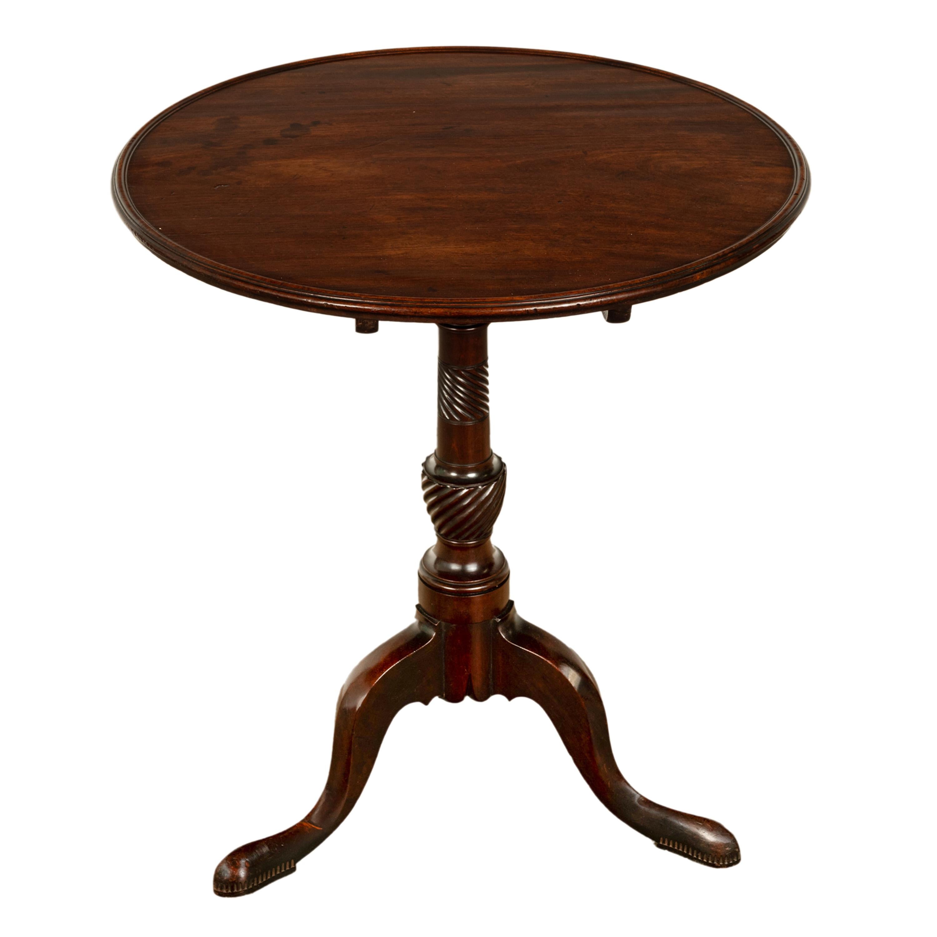 Antique American Chippendale Mahogany Tilt-Top Table Candlestand Philadelphia For Sale 12