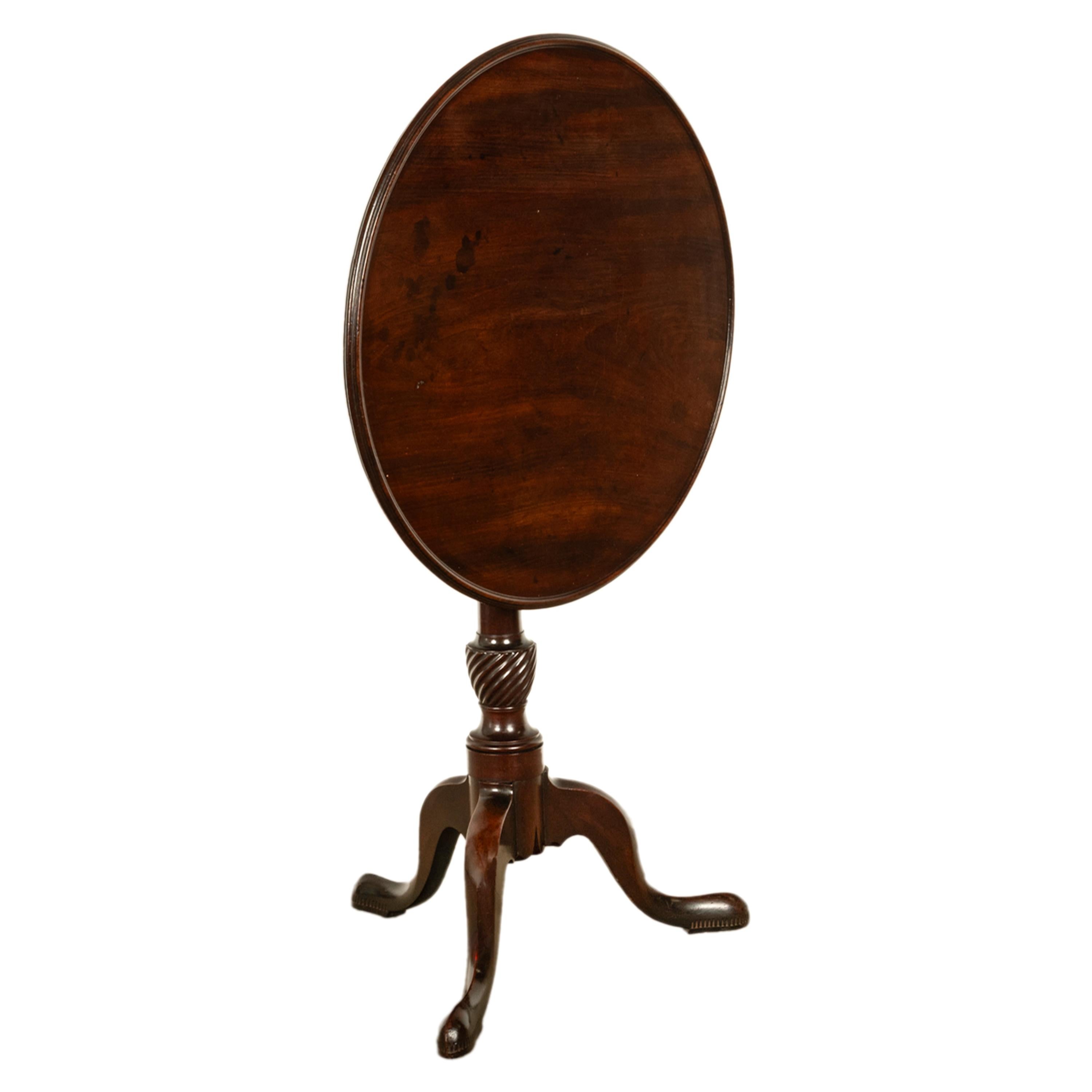 Turned Antique American Chippendale Mahogany Tilt-Top Table Candlestand Philadelphia For Sale