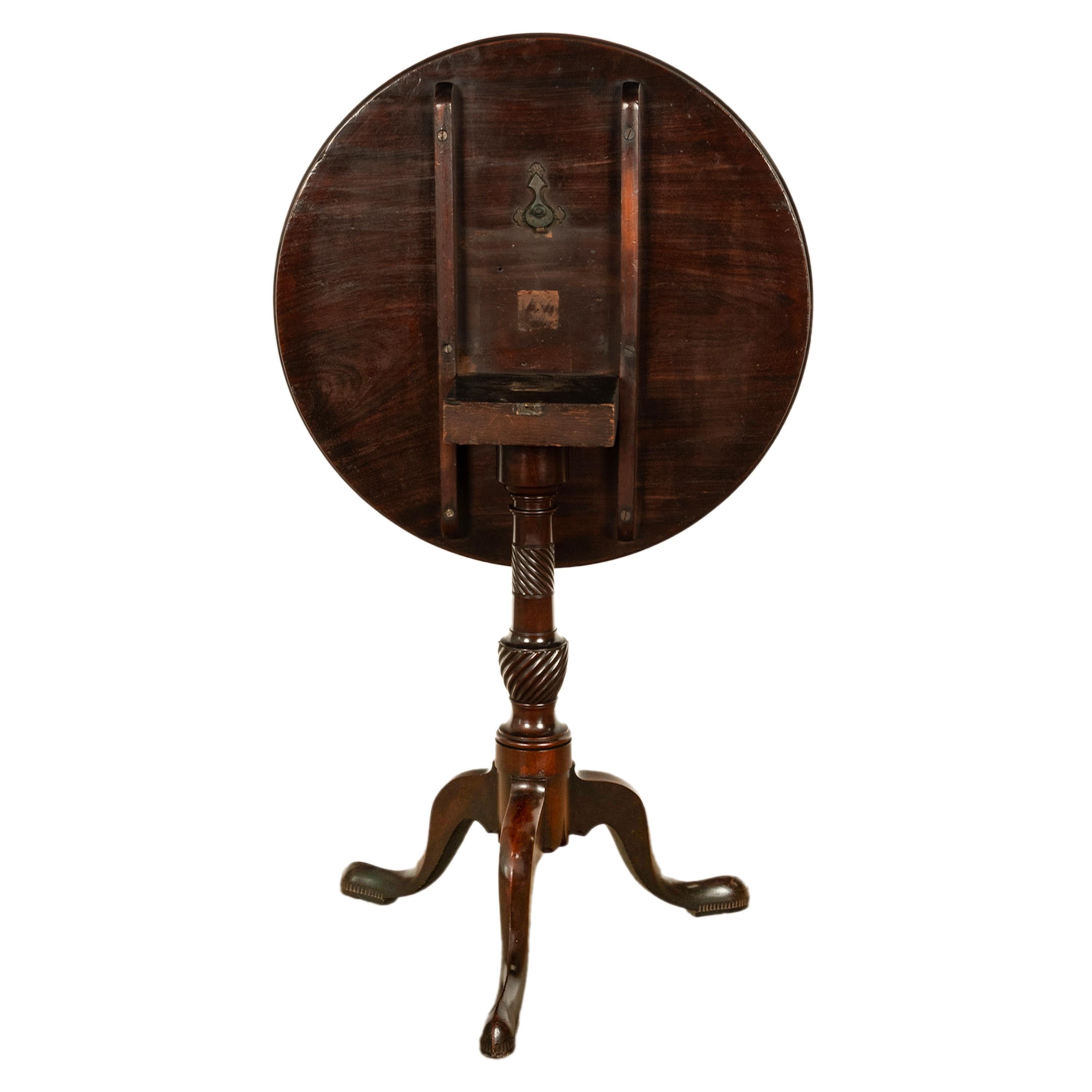 Antique American Chippendale Mahogany Tilt-Top Table Candlestand Philadelphia For Sale 1
