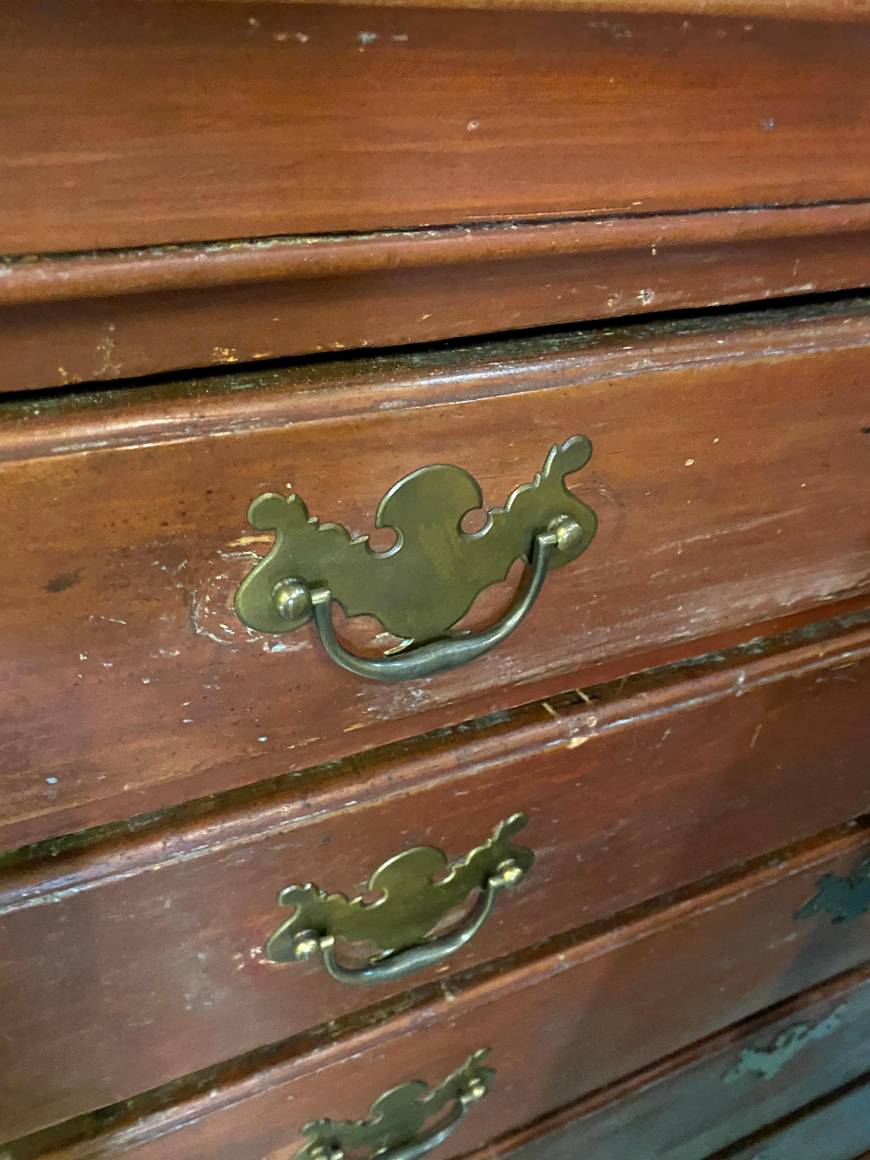18th Century Antique American Chippendale Red-Painted Chest of Drawers, New England, 18th C For Sale