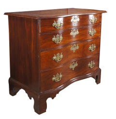 Antique American Chippendale Serpentine Mahogany Bachelors Chest of Drawers 38"