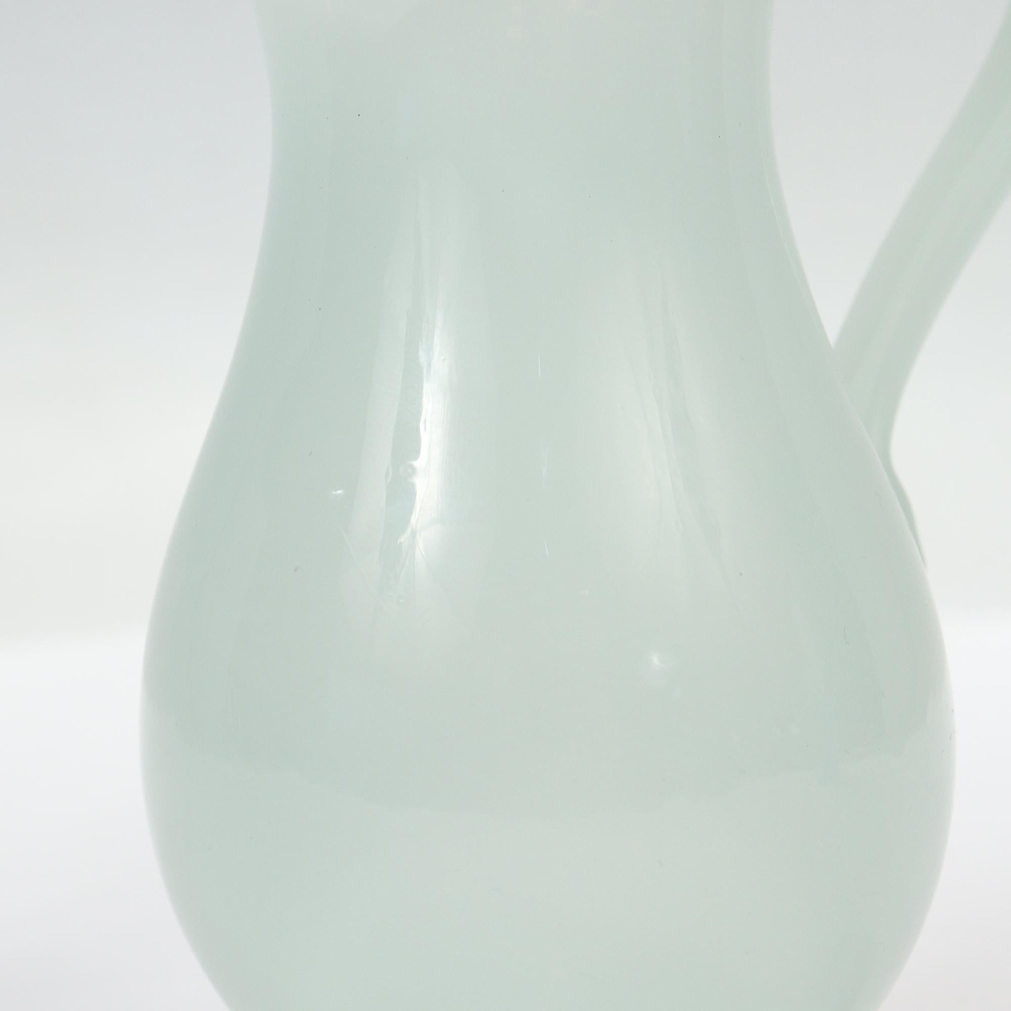 Crémier ou cruche à lait américaine ancienne en verre en forme de broche Clam en vente 1