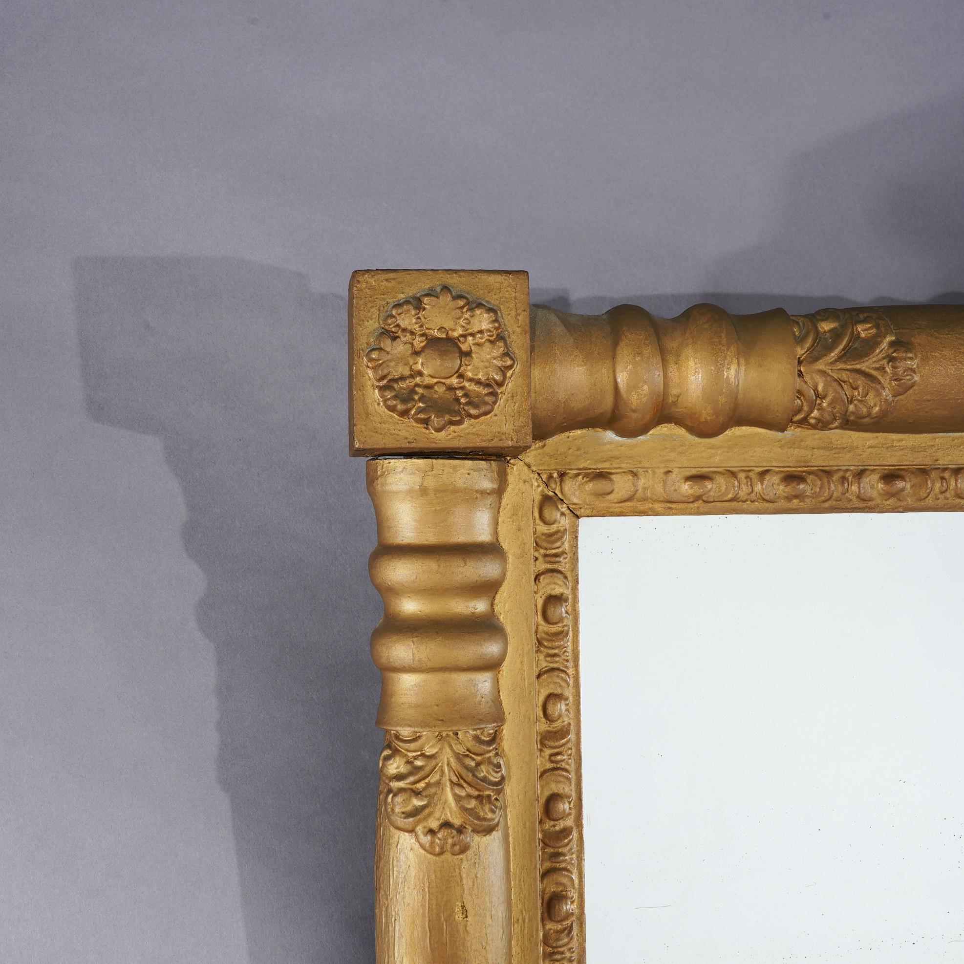 Classico americano Antique Mirror da parete in legno dorato in stile impero classico americano a forma di balaustra C1840 in vendita