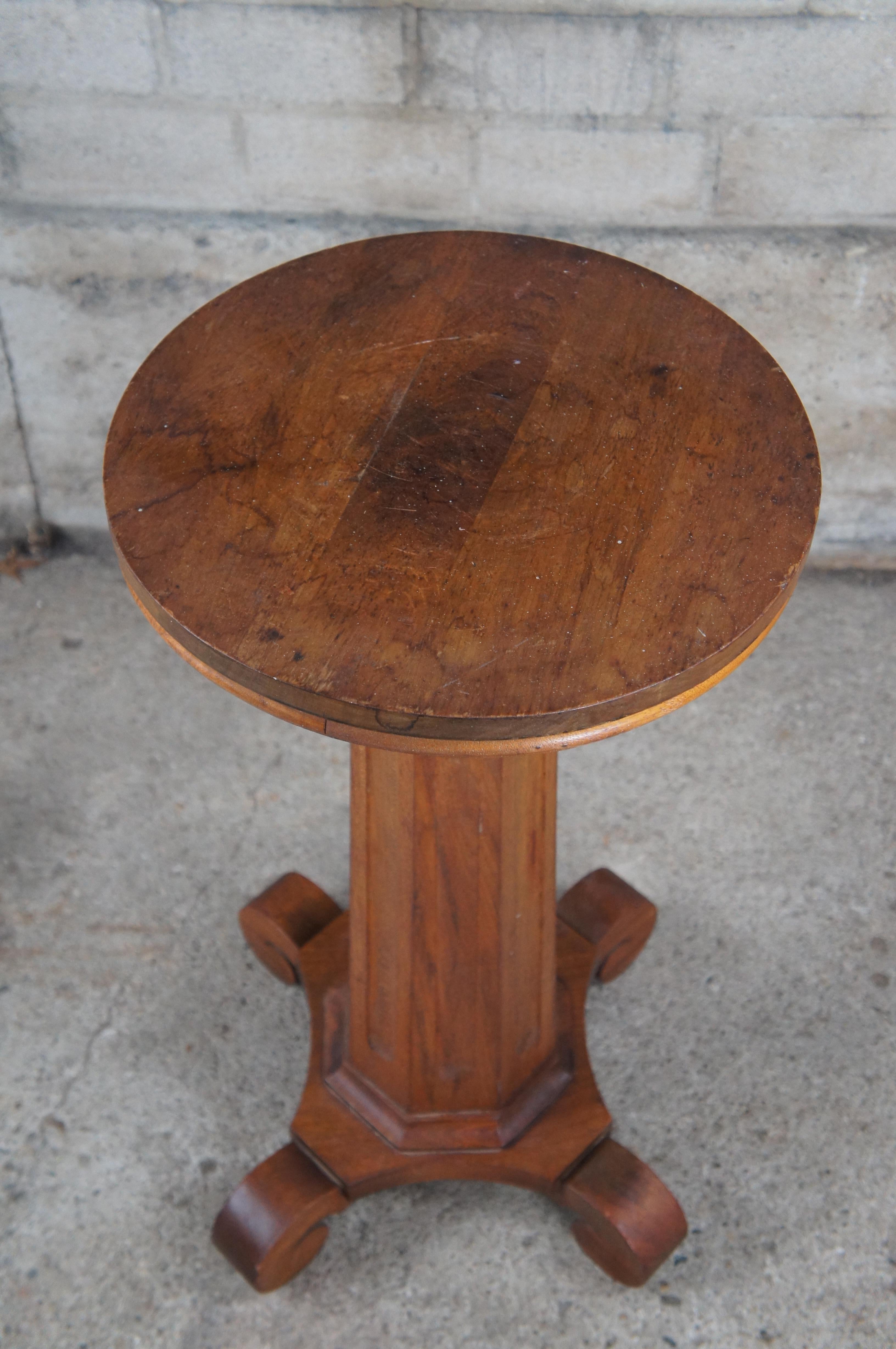 Antique American Classical Empire Mahogany Pedestal Table Sculpture Plant Stand In Good Condition In Dayton, OH