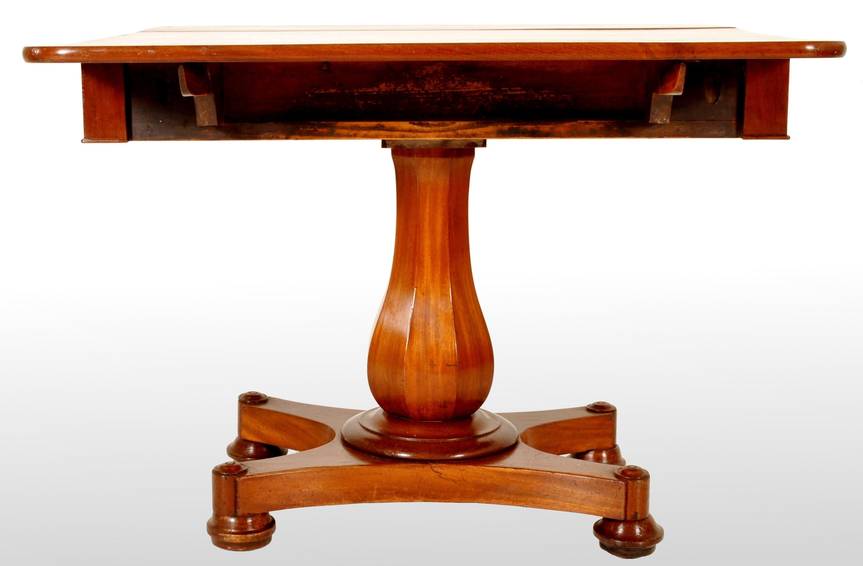 Antiker amerikanischer klassischer Mahagoni Drop Leaf Pedestal Pembroke Tisch um 1840 (19. Jahrhundert) im Angebot