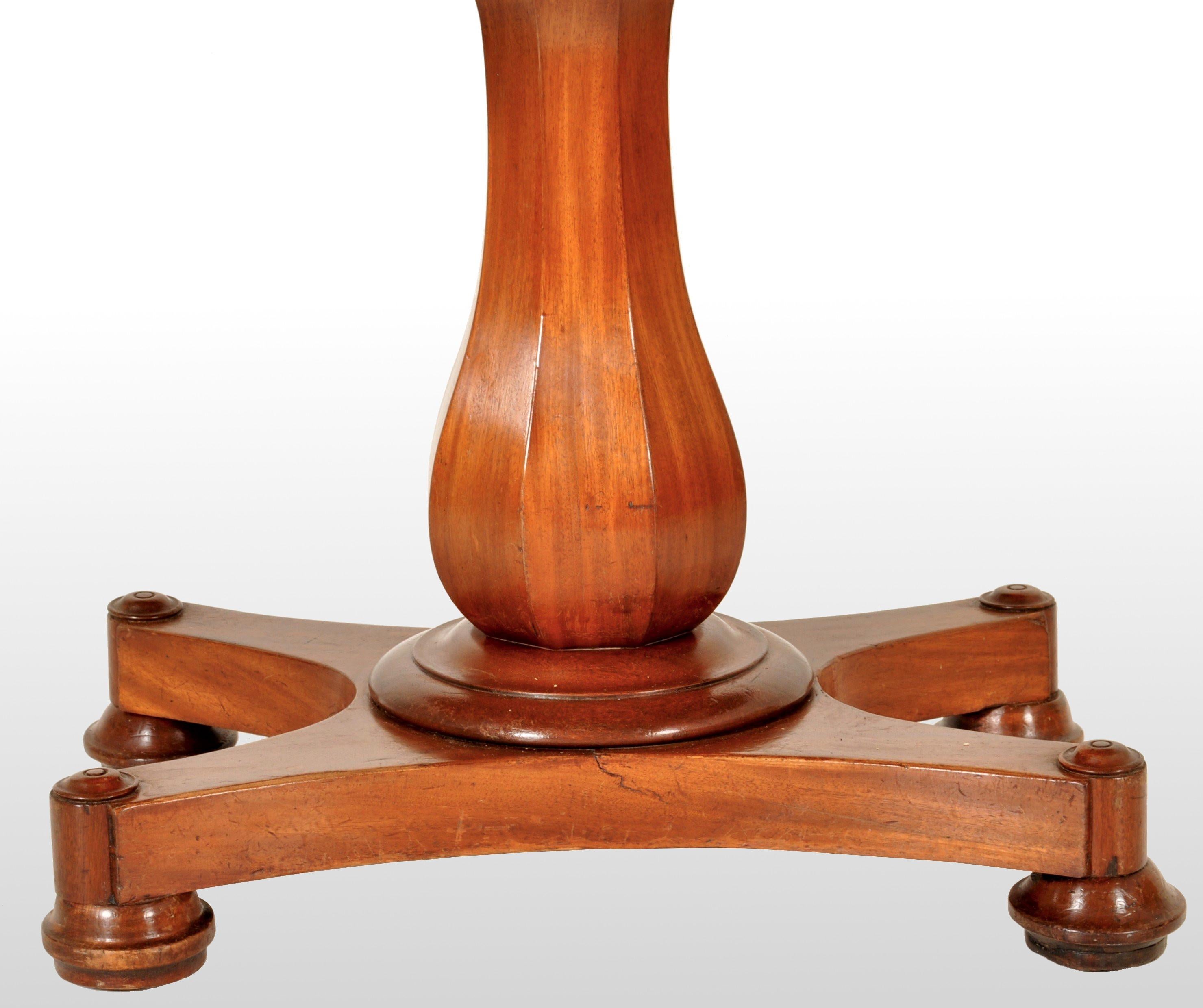 19th Century Antique American Classical Mahogany Drop Leaf Pedestal Pembroke Table circa 1840 For Sale