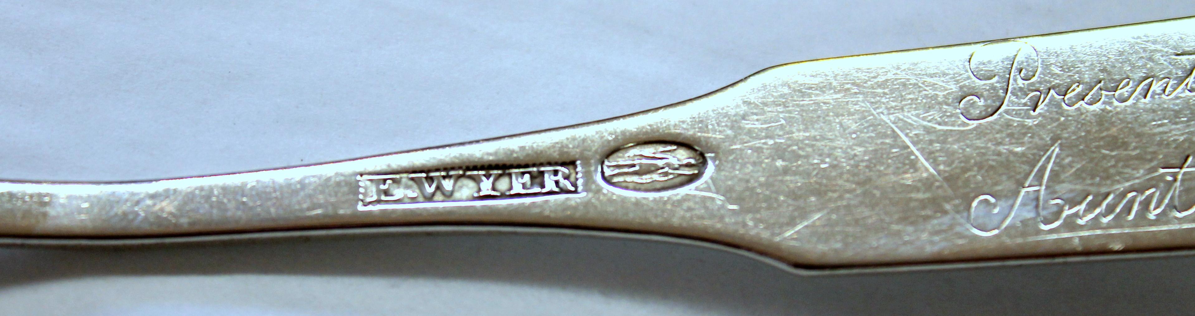 Cuchara de nacimiento antigua de presentación de monedas americanas de plata, motivo violín en venta 4