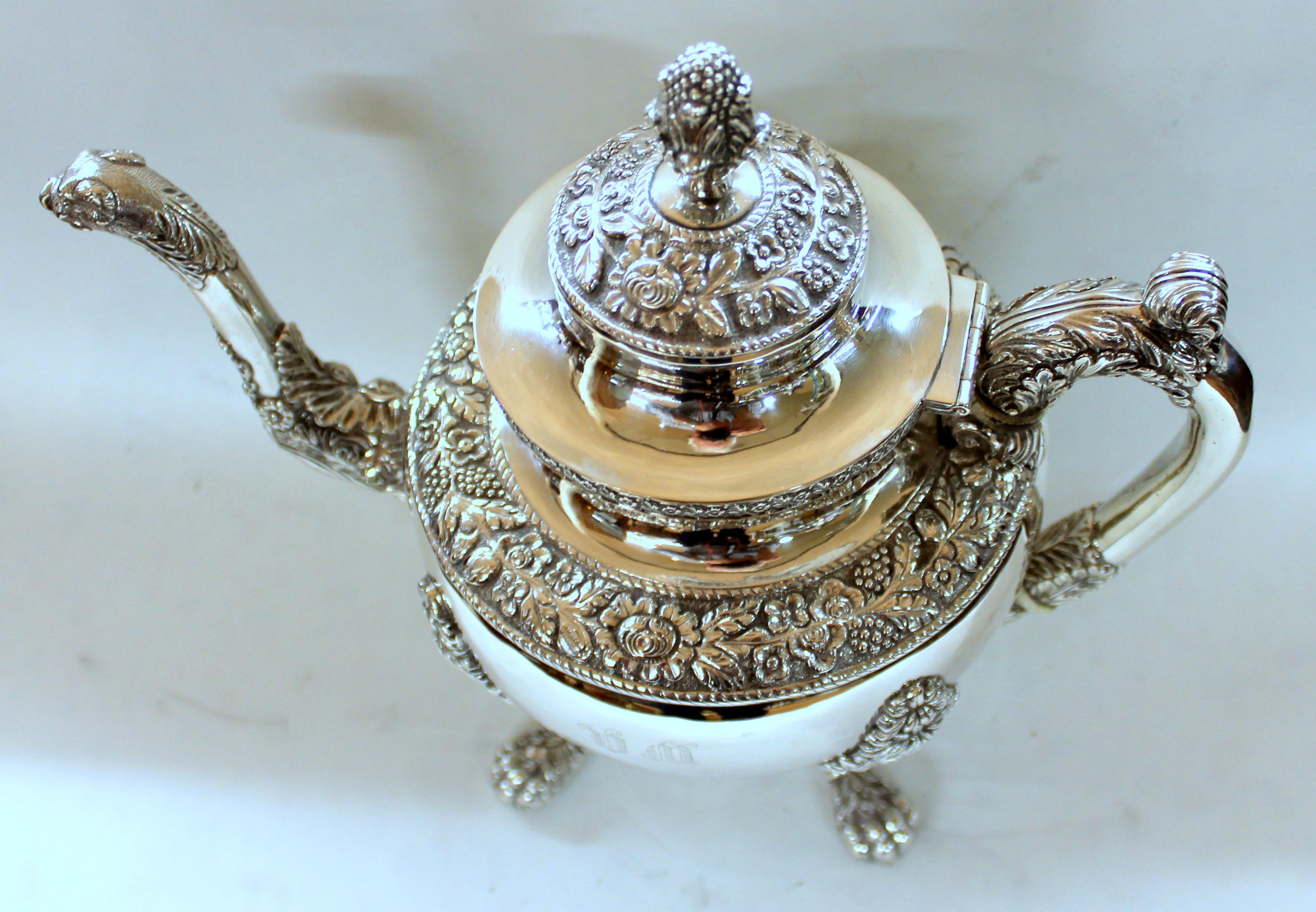 Antique American Coin Silver Rococo Style Four Piece Tea Set, Andrew de Milt, NY In Good Condition In Charleston, SC