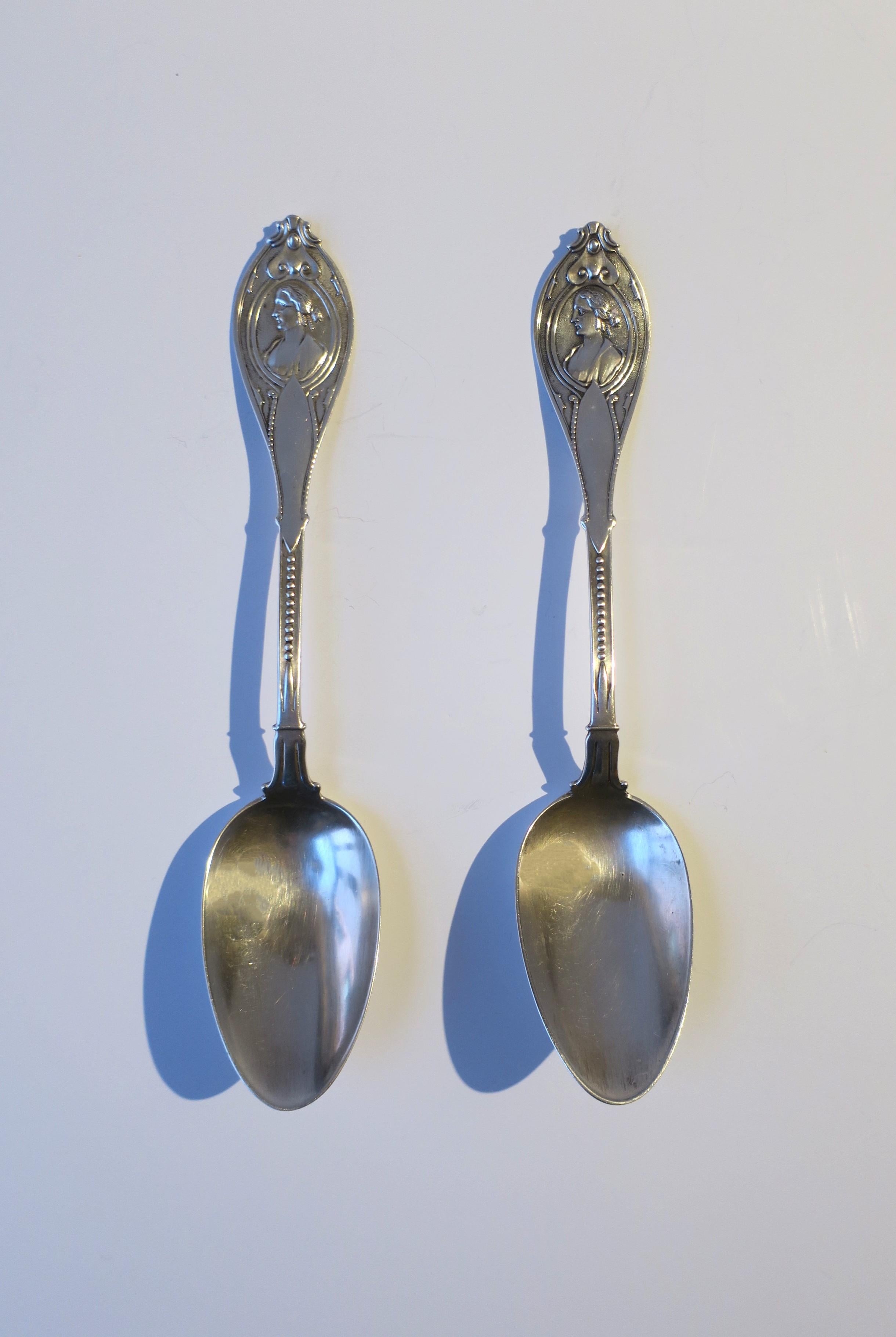 Antique American Coin Silver Serving Spoons Set by J H Heller & Son, Pair In Good Condition For Sale In New York, NY