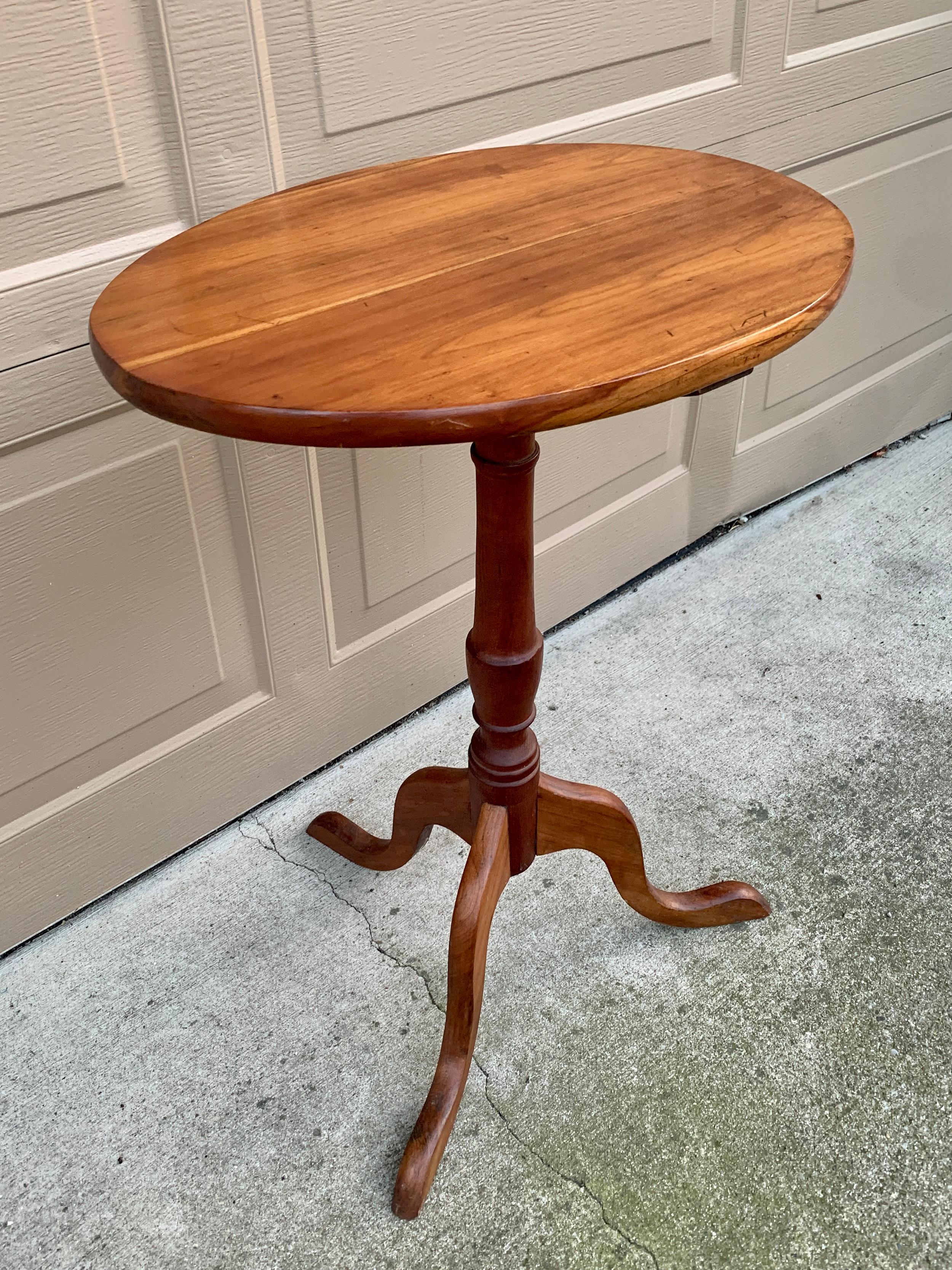 Antique American Colonial Cherry Candle Stand or Side Table, Mid 19th Century 1