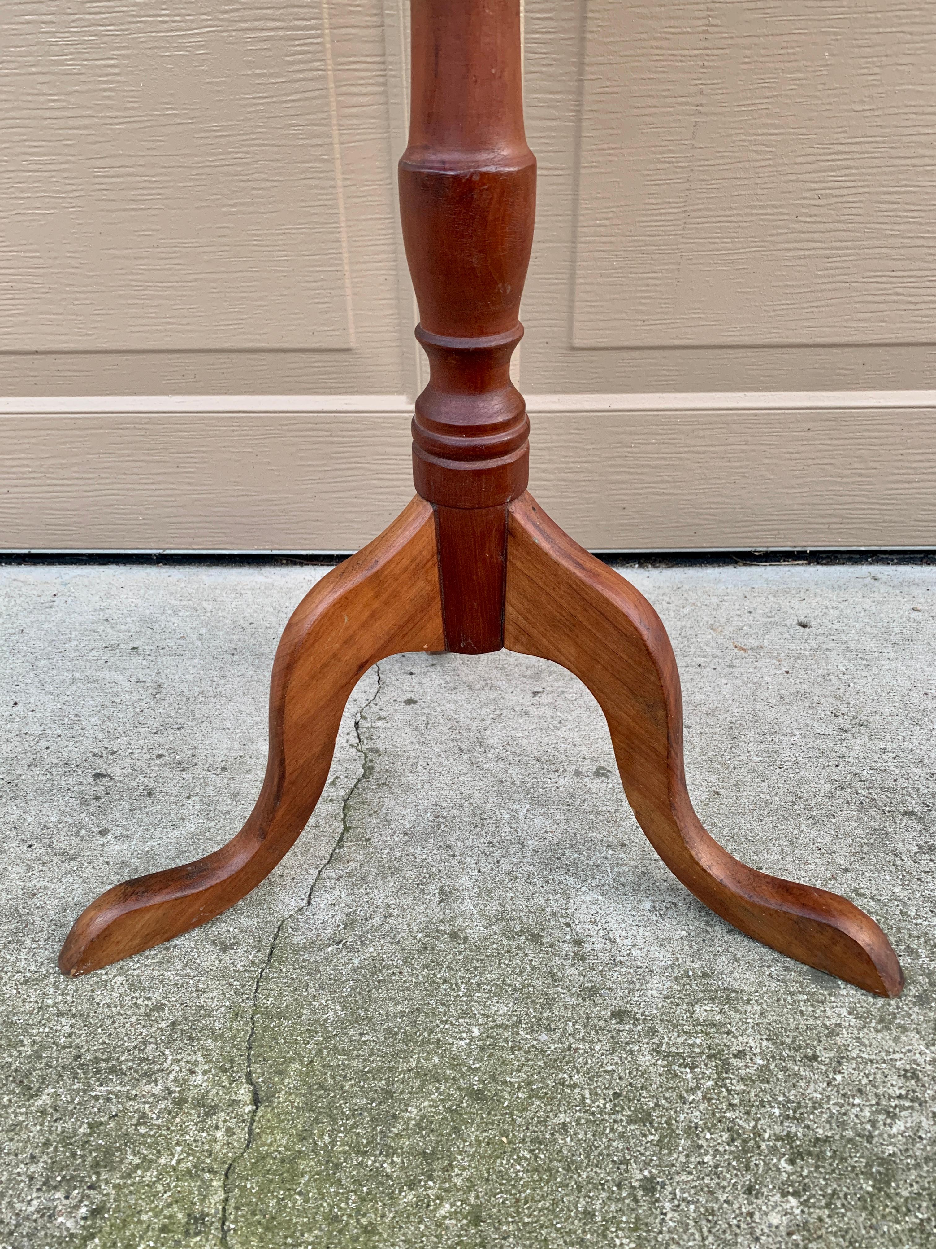 Antique American Colonial Cherry Candle Stand or Side Table, Mid 19th Century For Sale 4
